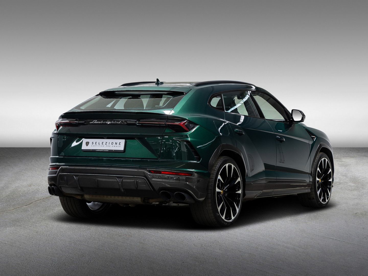 Lamborghini Urus - Samsaru's Car Outlet