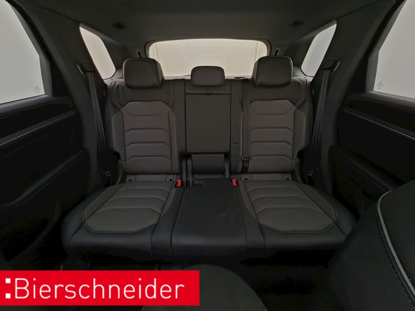 Volkswagen Touareg 3.0 TDI R-Line - Samsaru's Car Outlet
