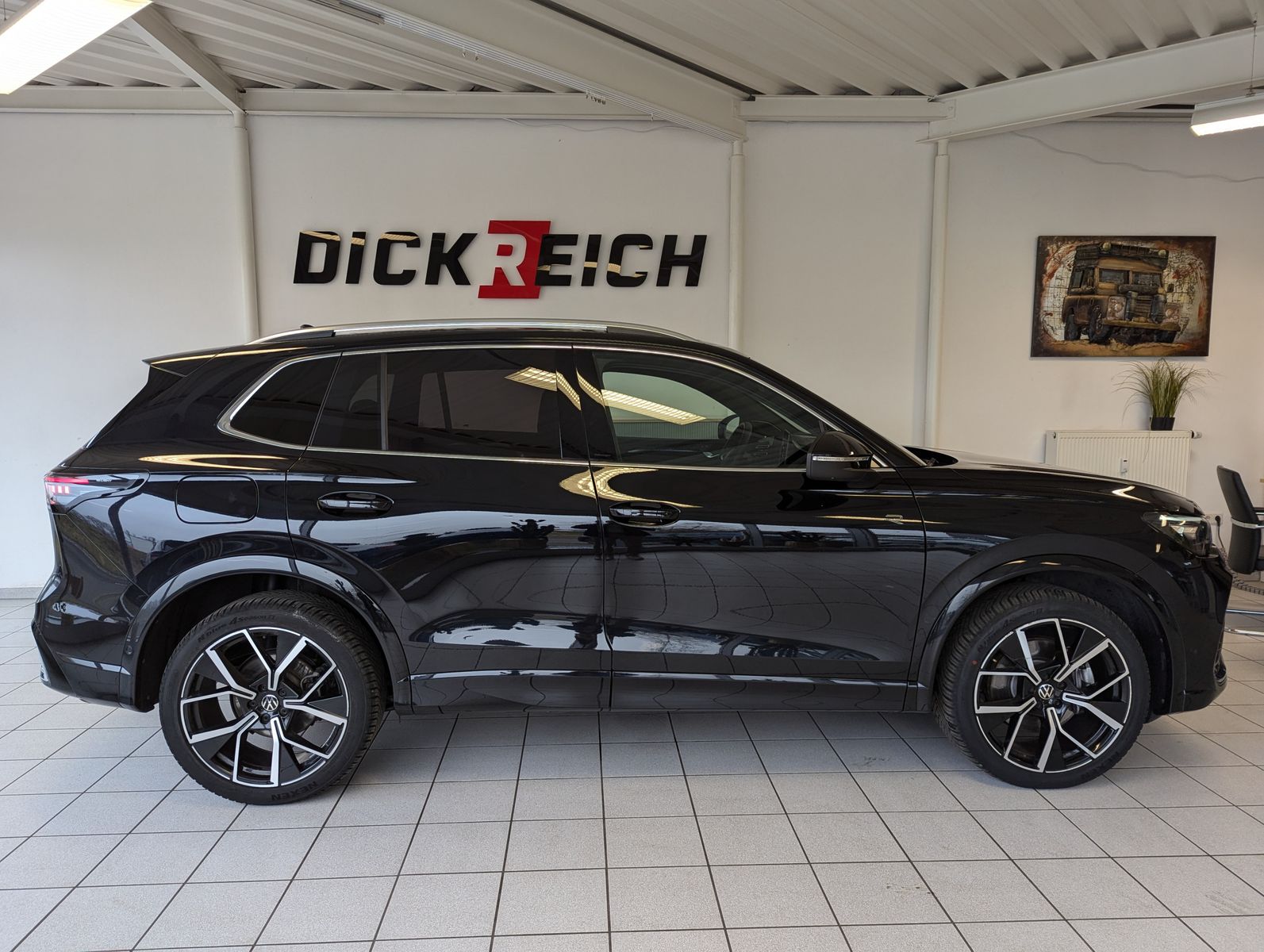 Volkswagen Tiguan 2.0TDI R-Line 4M Pano H/K AHK Matrix 20"