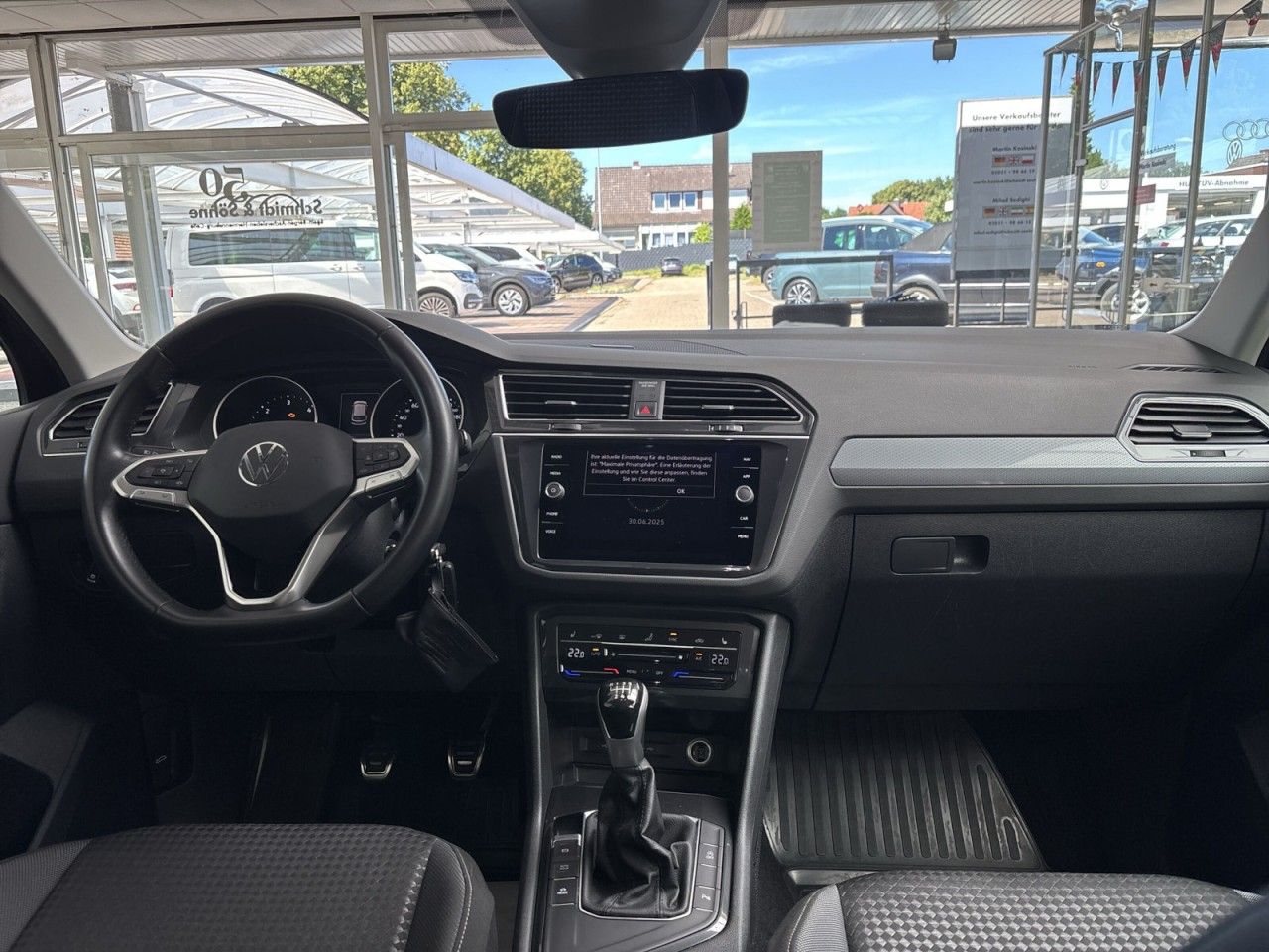Volkswagen Tiguan 2.0 TDI Active - Samsaru's Car Outlet