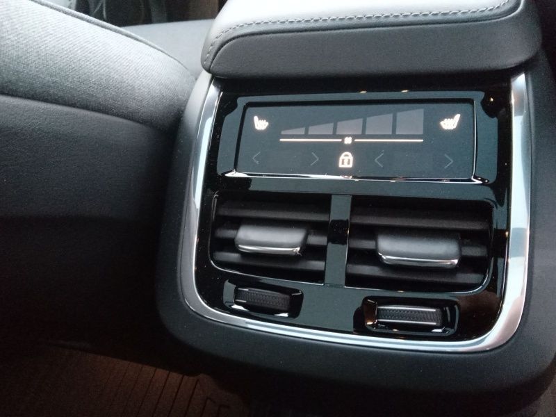Volvo XC60 B5 Mild-Hybrid Diesel AWD Inscription - Samsaru's Car Outlet
