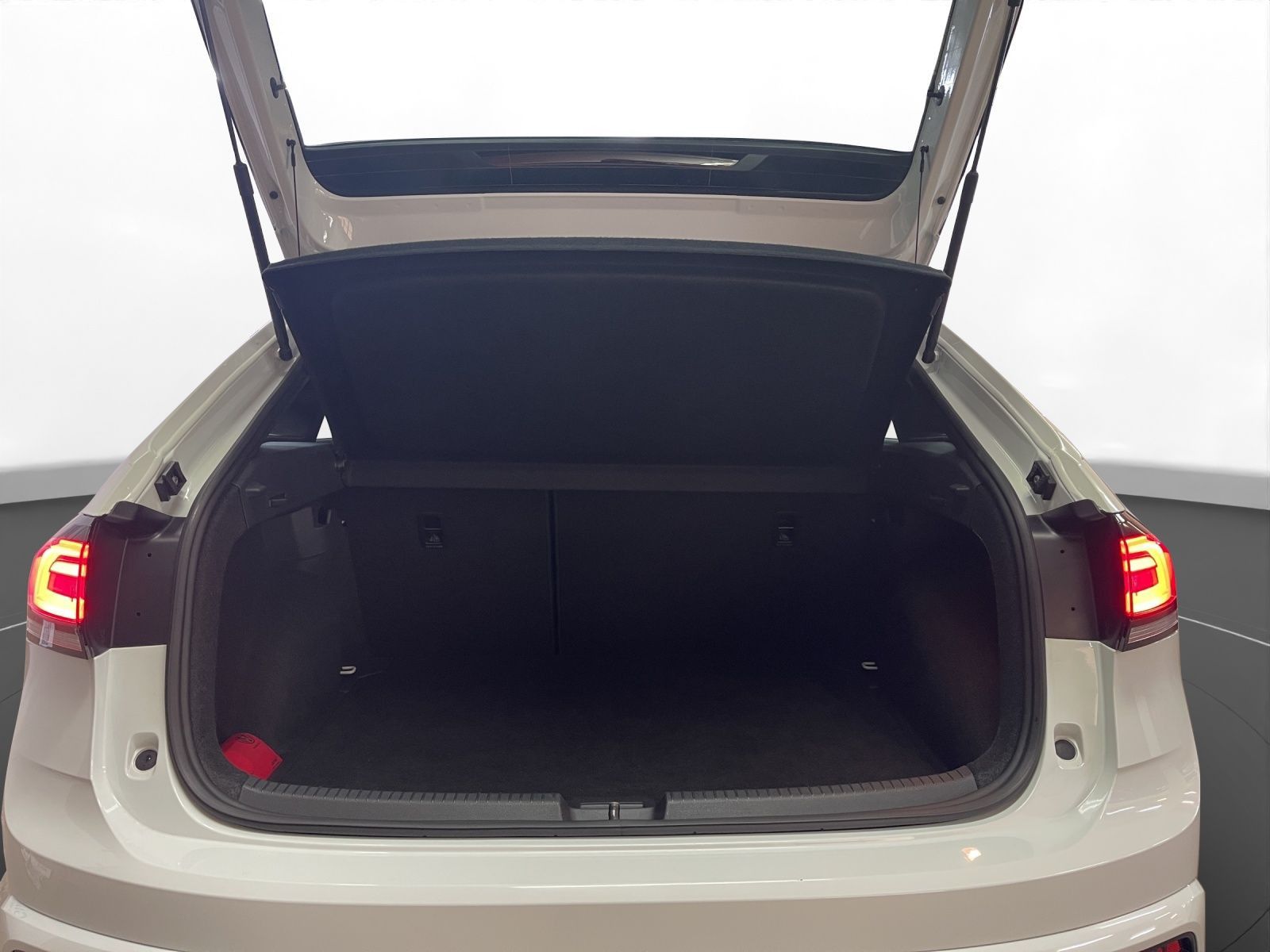 Volkswagen Taigo 1.5 TSI R-Line DSG - Samsaru's Car Outlet