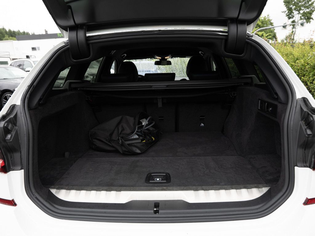 BMW 320e Touring M-Sportpaket - Samsaru's Car Outlet