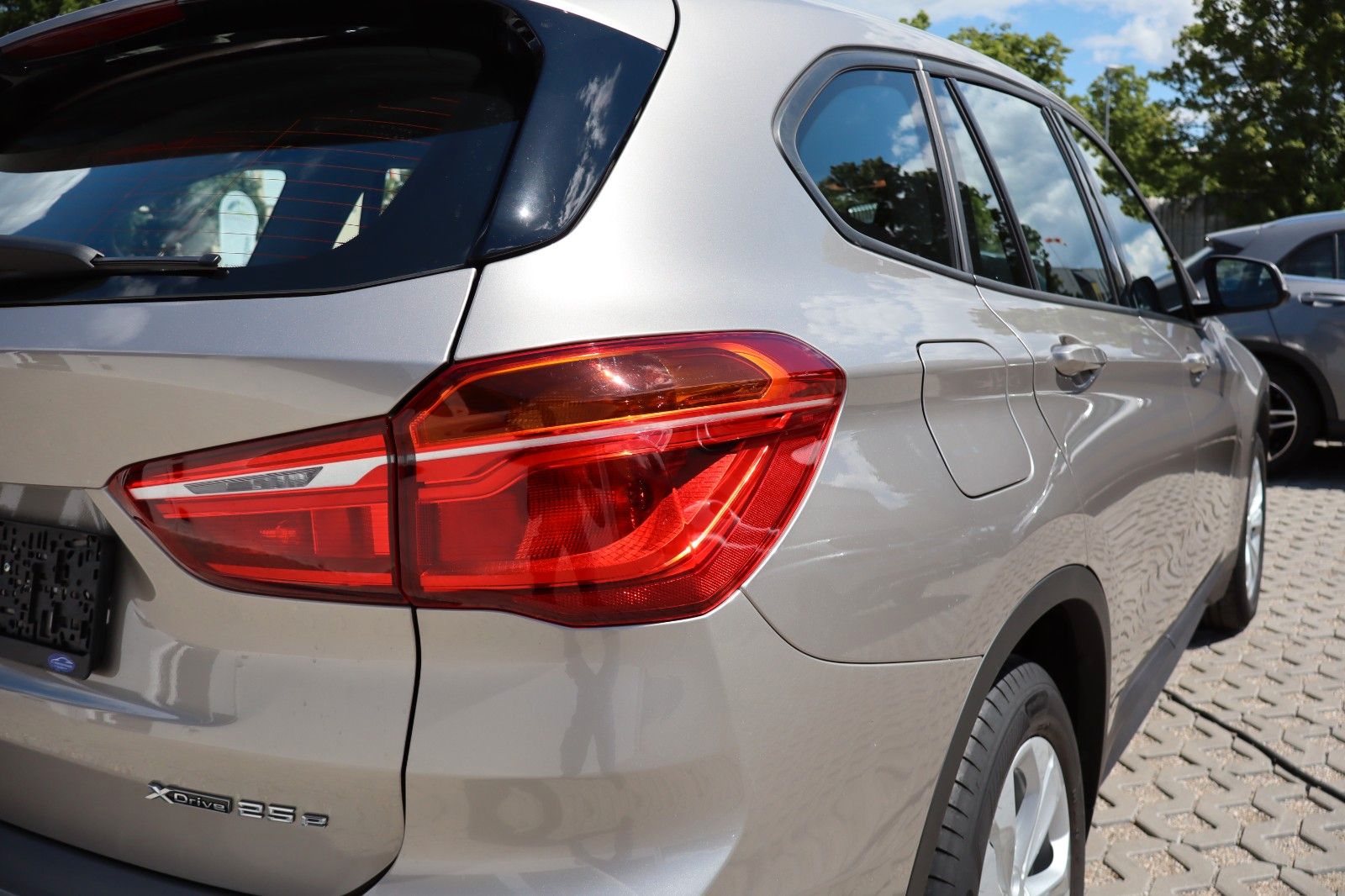 BMW X1 xDrive 25 e Advantage - Samsaru's Car Outlet