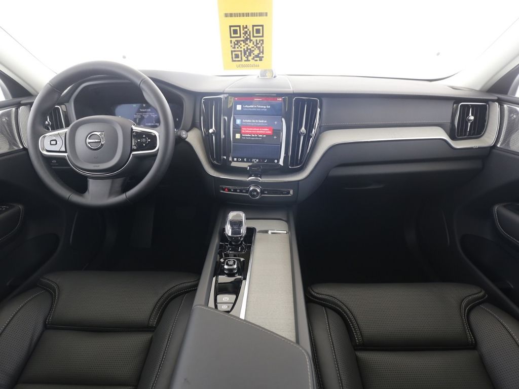 Volvo XC60 Ultra Dark AWD B5 Benzin EU6d HUD AD AHK Di