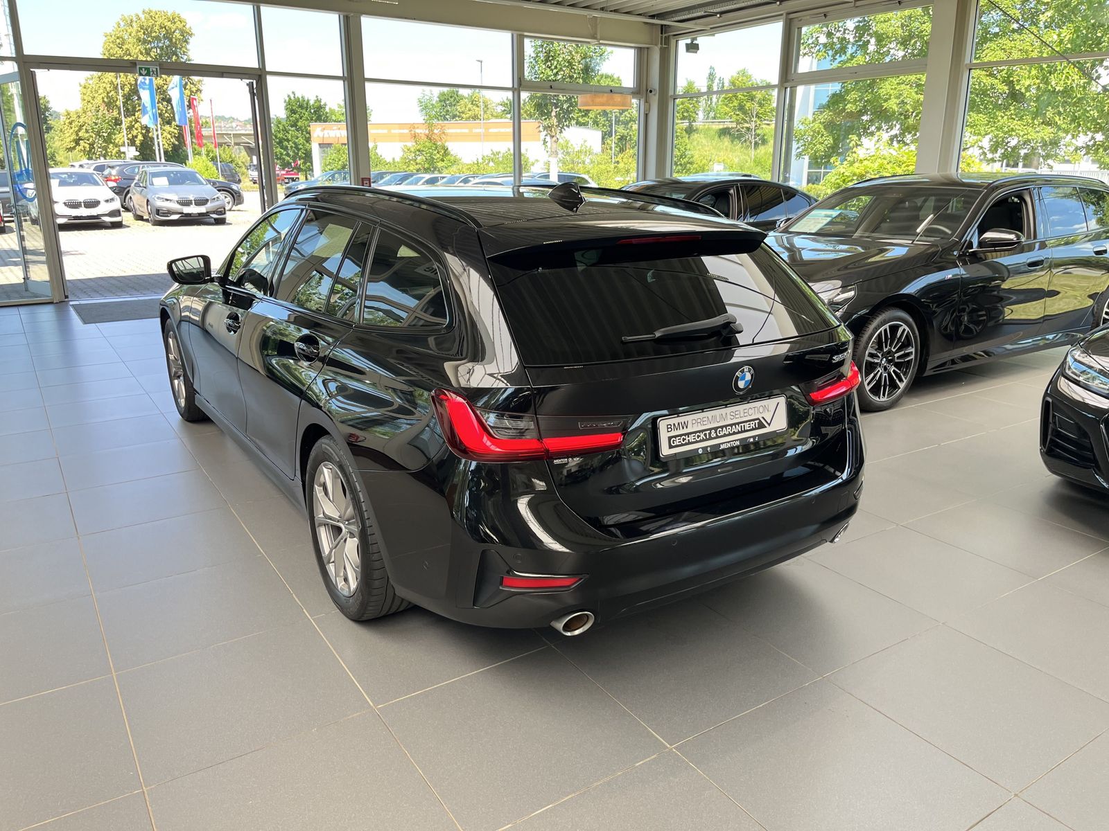 BMW 320i Touring Sport Line - Samsaru's Car Outlet