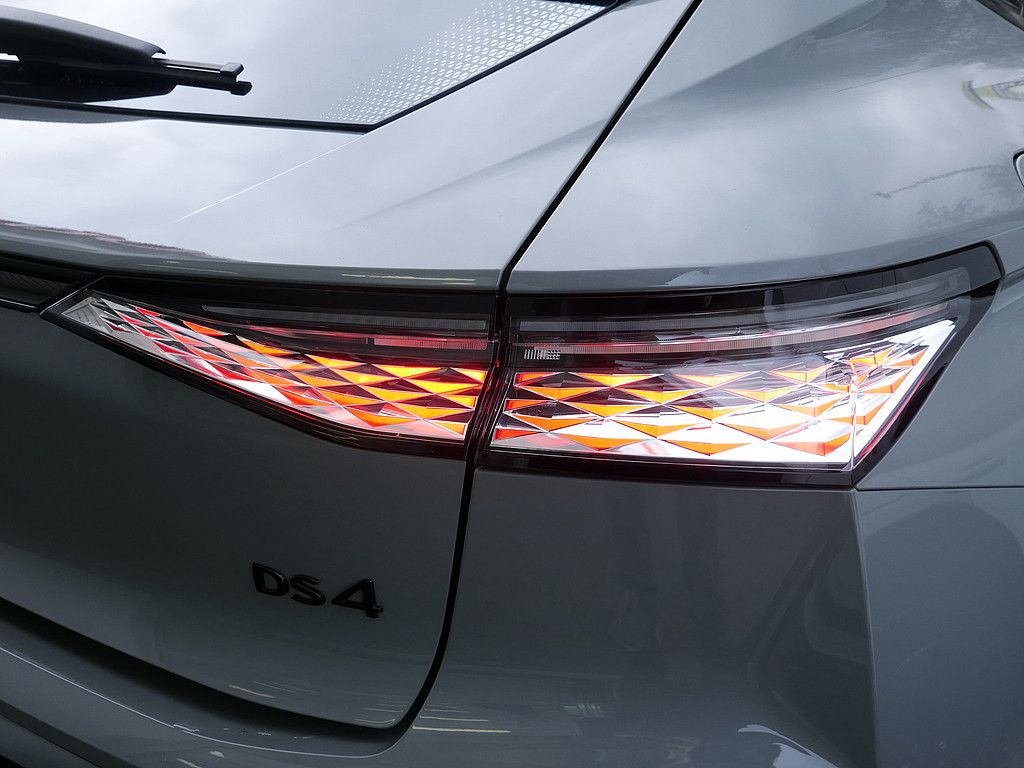 DS Automobiles DS 4 PureTech 130 Performance Line+ MATRIX-LED