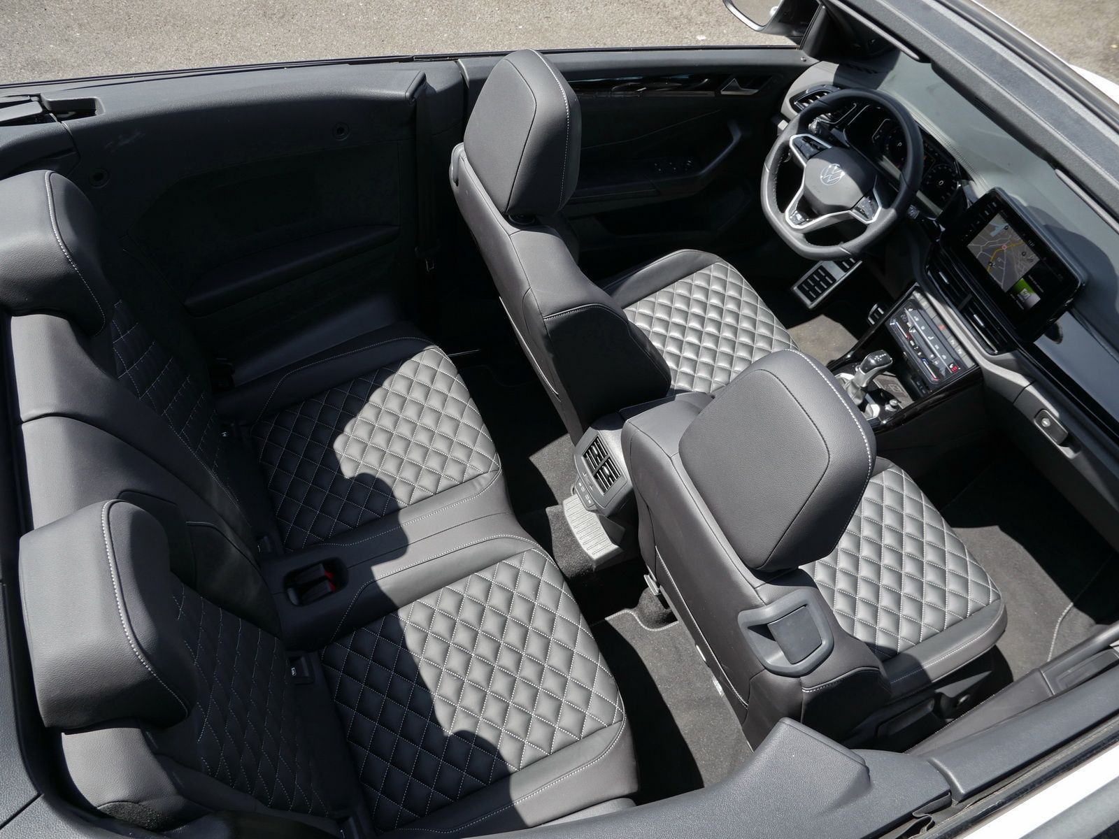 Volkswagen T-Roc TSI R-Line - Samsaru's Car Outlet
