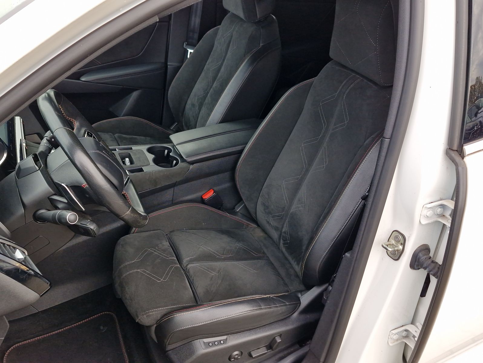 DS Automobiles DS7 Crossback PHEV 300 4x4 Performance Line+ AT