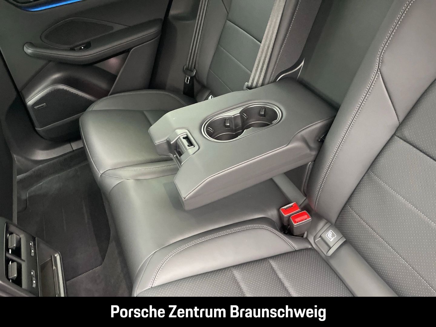 Porsche Macan Turbo BOSE Luftfederung Panoramadach LED