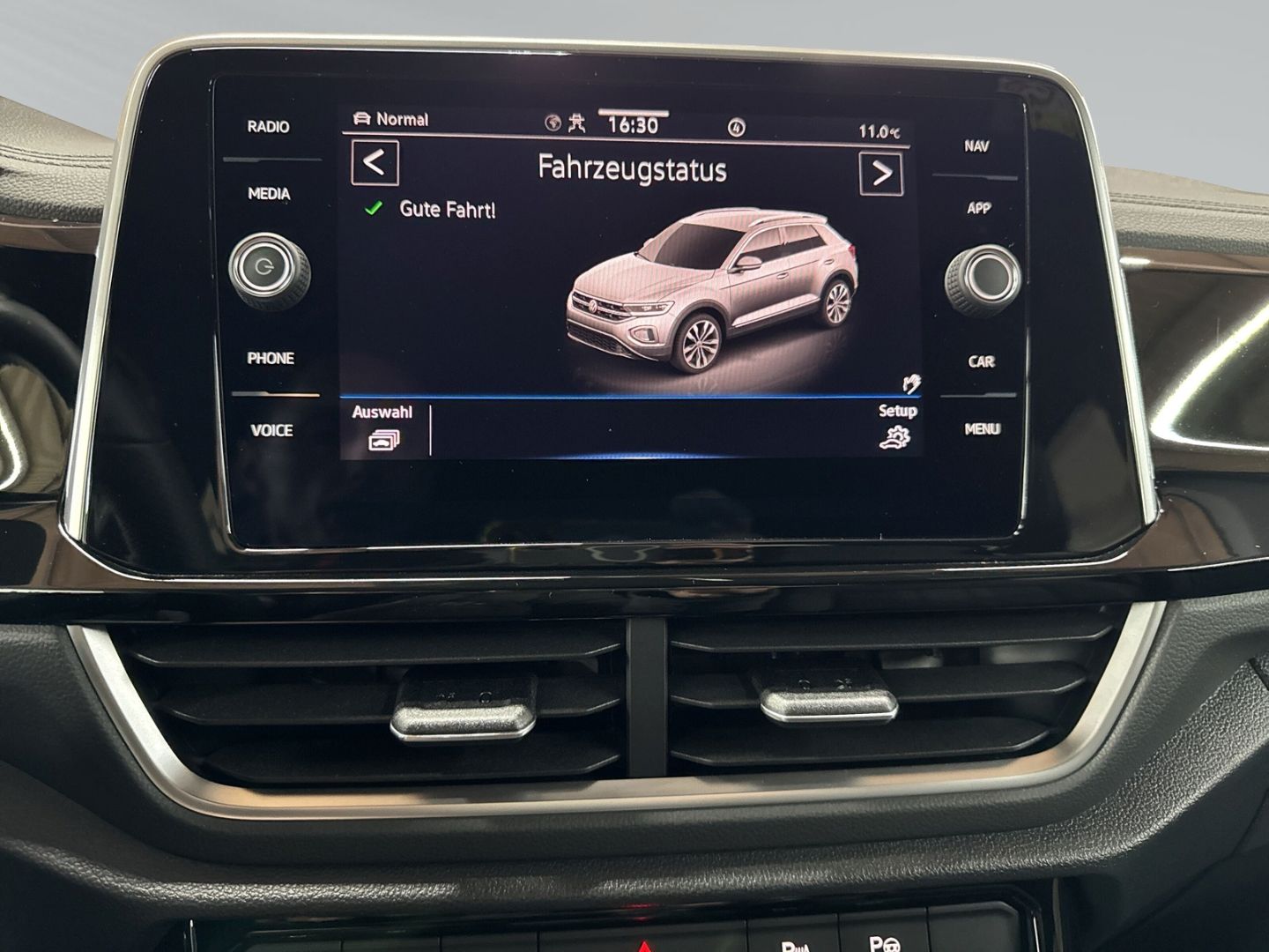 Volkswagen T-Roc 1.0 TSI R-Line - Samsaru's Car Outlet