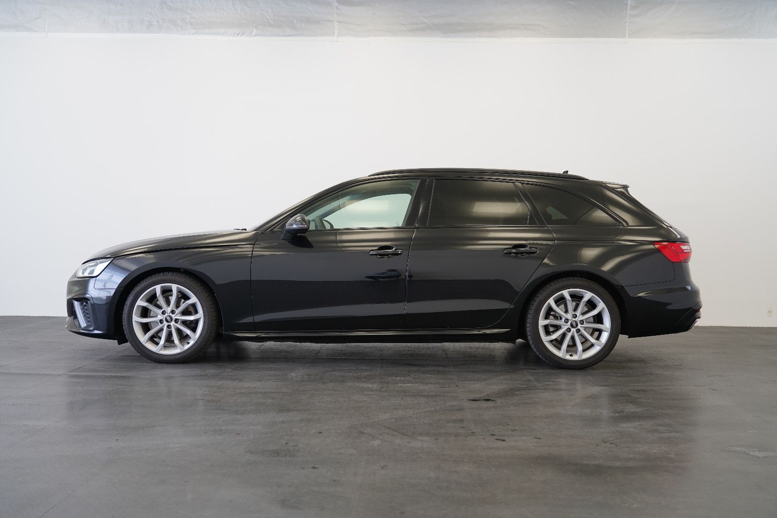 Audi A4 Avant 35 TFSI S Line S-Tronic - Samsaru's Car Outlet