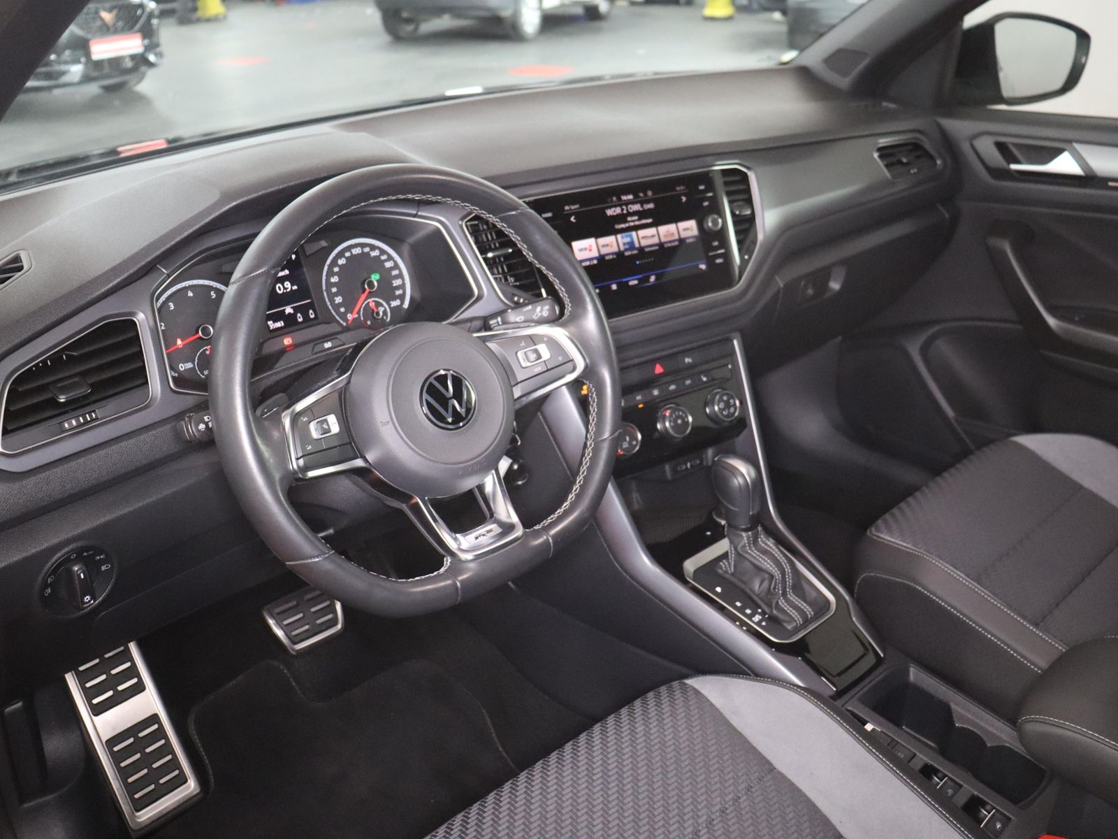 Volkswagen T-Roc R-Line 1.5TSI DSG - Samsaru's Car Outlet