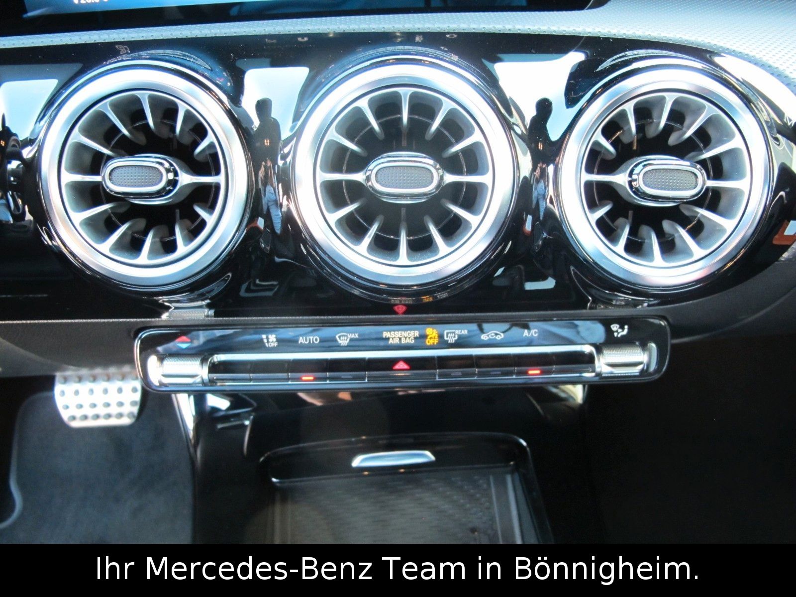 Mercedes-Benz A 180 AMG Line - Samsaru's Car Outlet