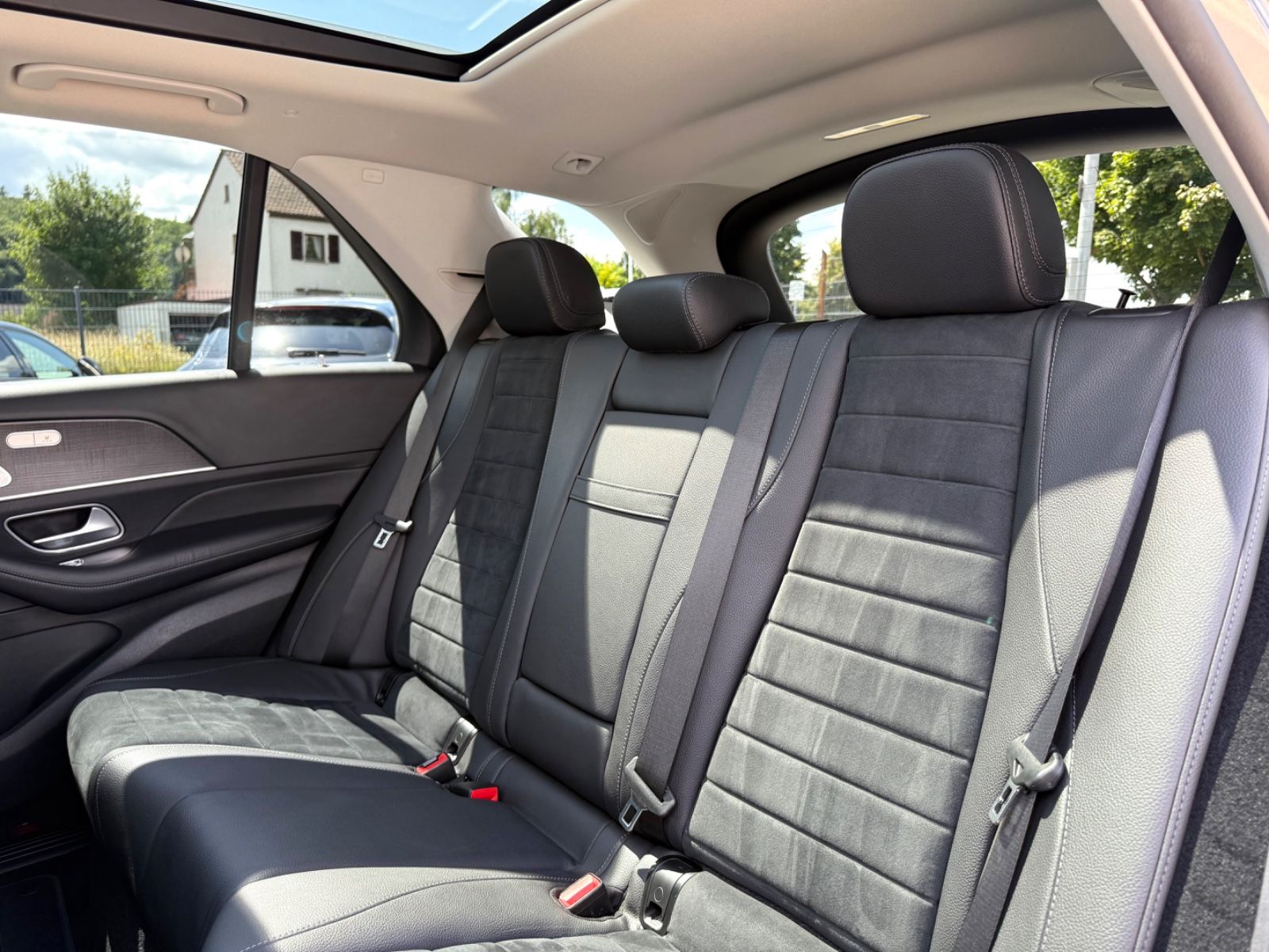 Mercedes-Benz GLE 350de 4MATIC PANO Burmester AHK Trittbre AMG