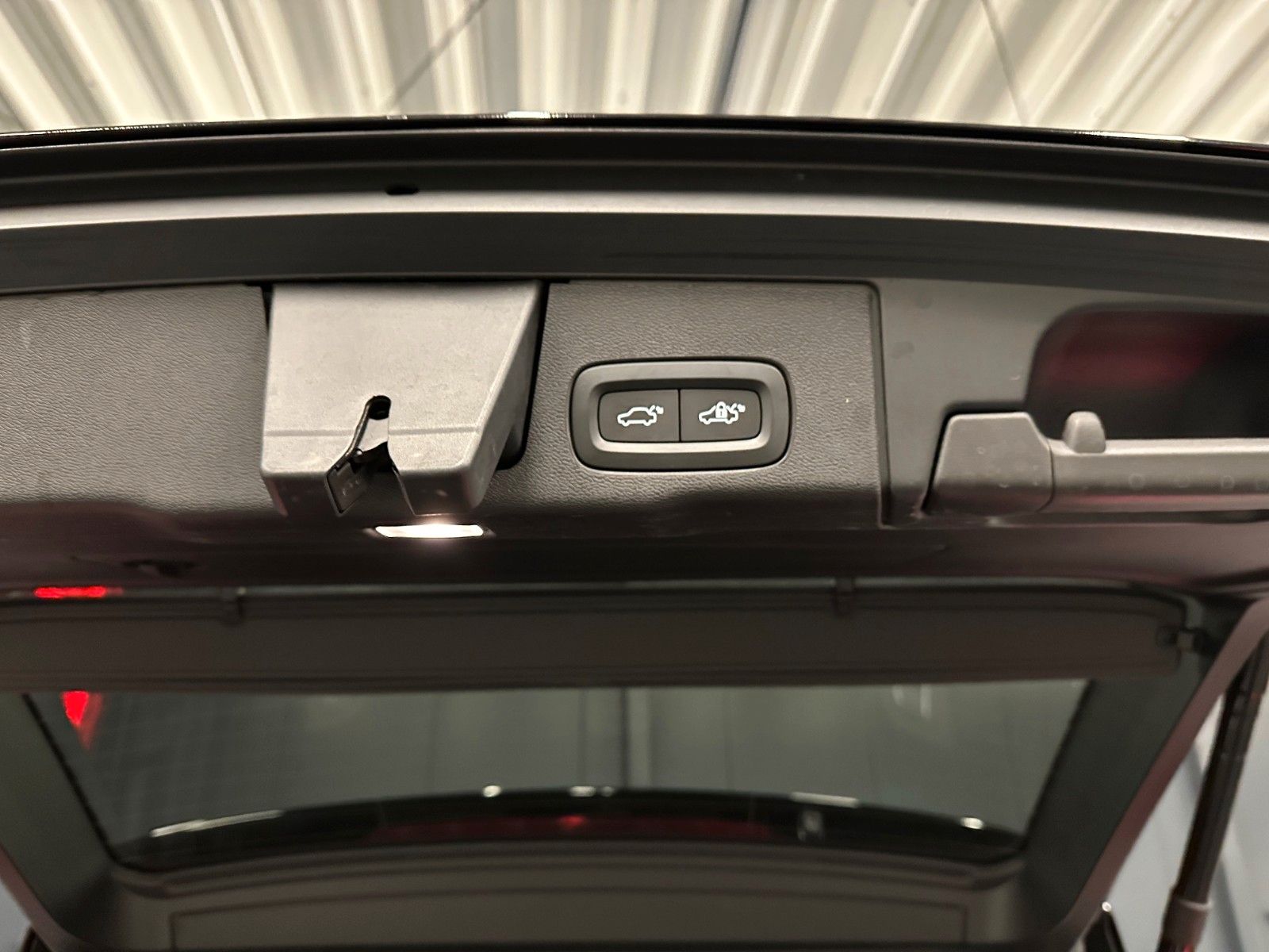 Volvo XC60 R-Design AWD *19Zoll*AHK*360°*Harman/Kardon