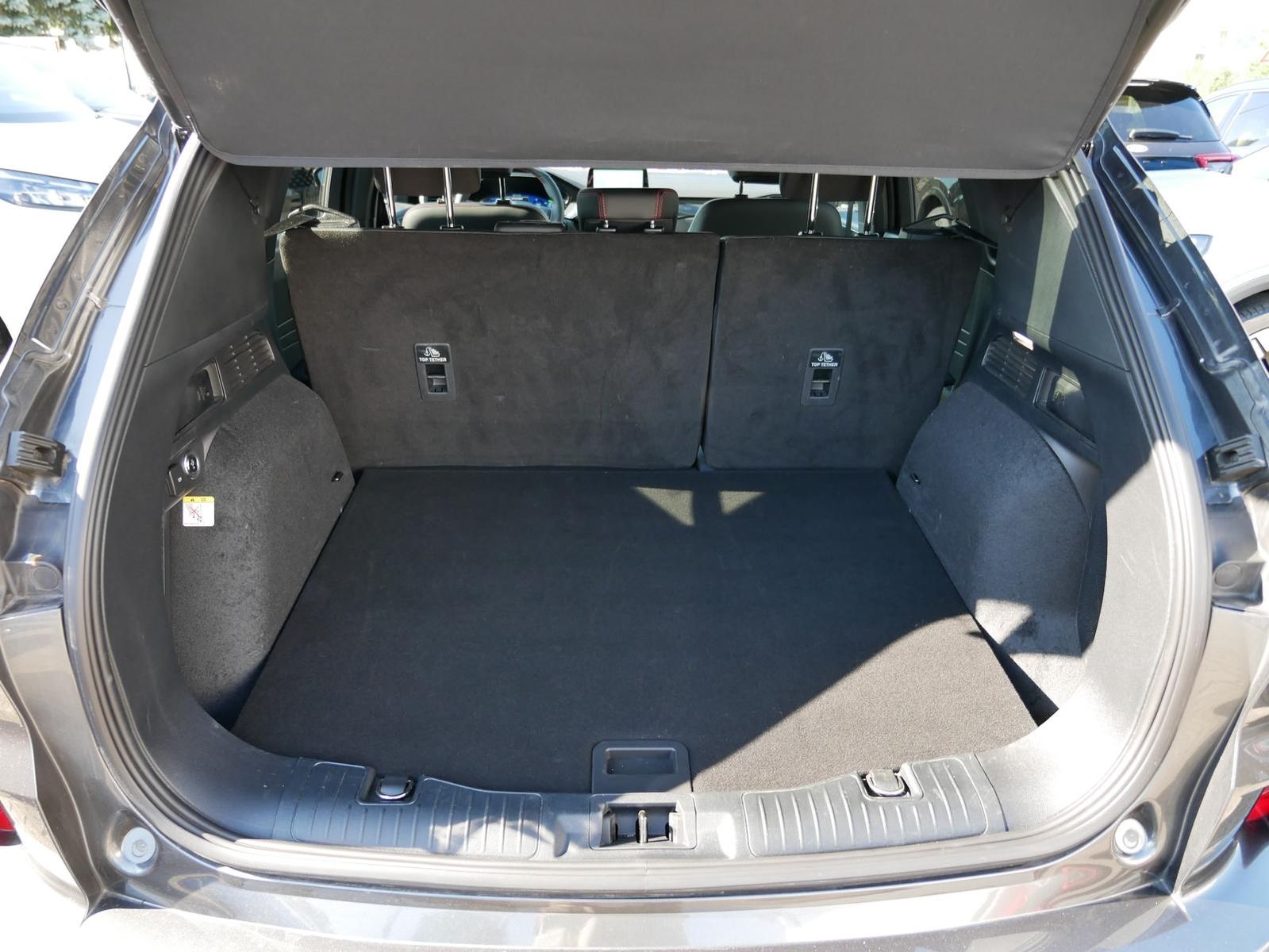 Ford Kuga Plug-In Hybrid ST-Line X - Samsaru's Car Outlet