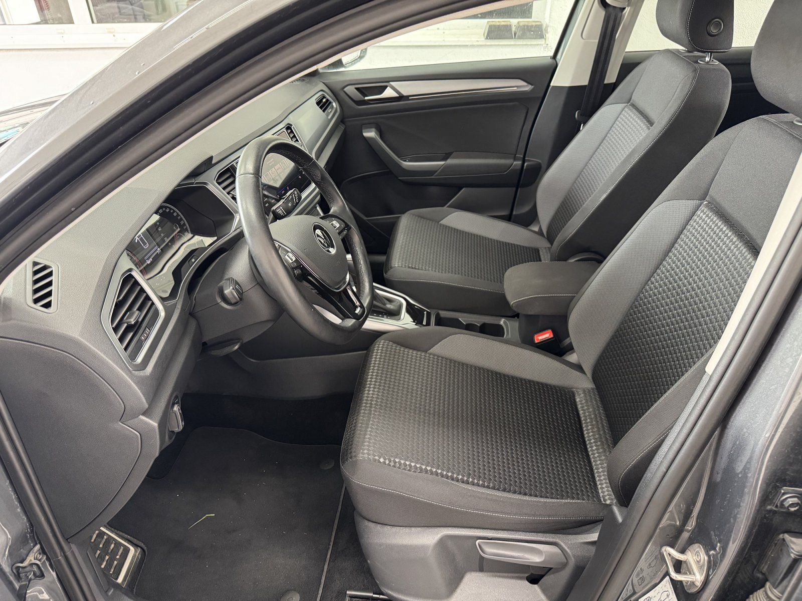 Volkswagen T-Roc 1.5 TSI DSG Active - Samsaru's Car Outlet