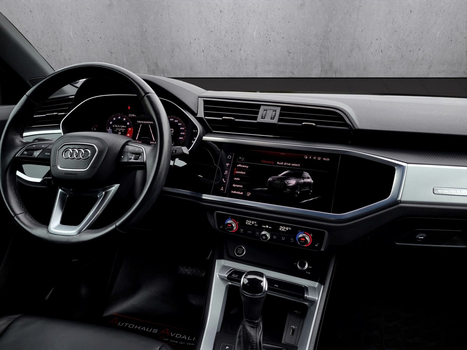 Audi Q3 45 TFSI qu. advanced - Samsaru's Car Outlet