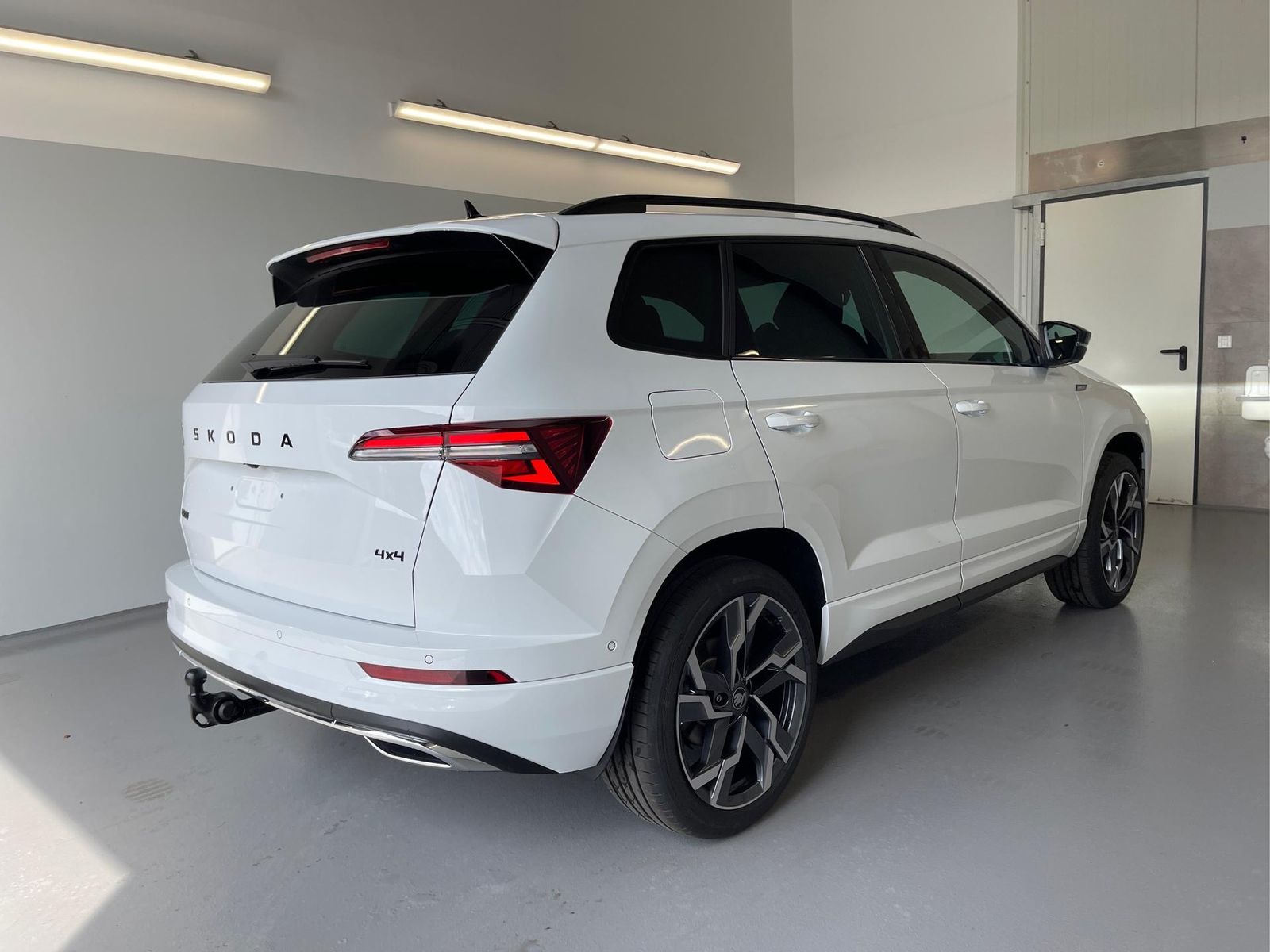 Skoda Karoq Sportline TSI 4x4 360°+19 Zoll+Navi+AHK...