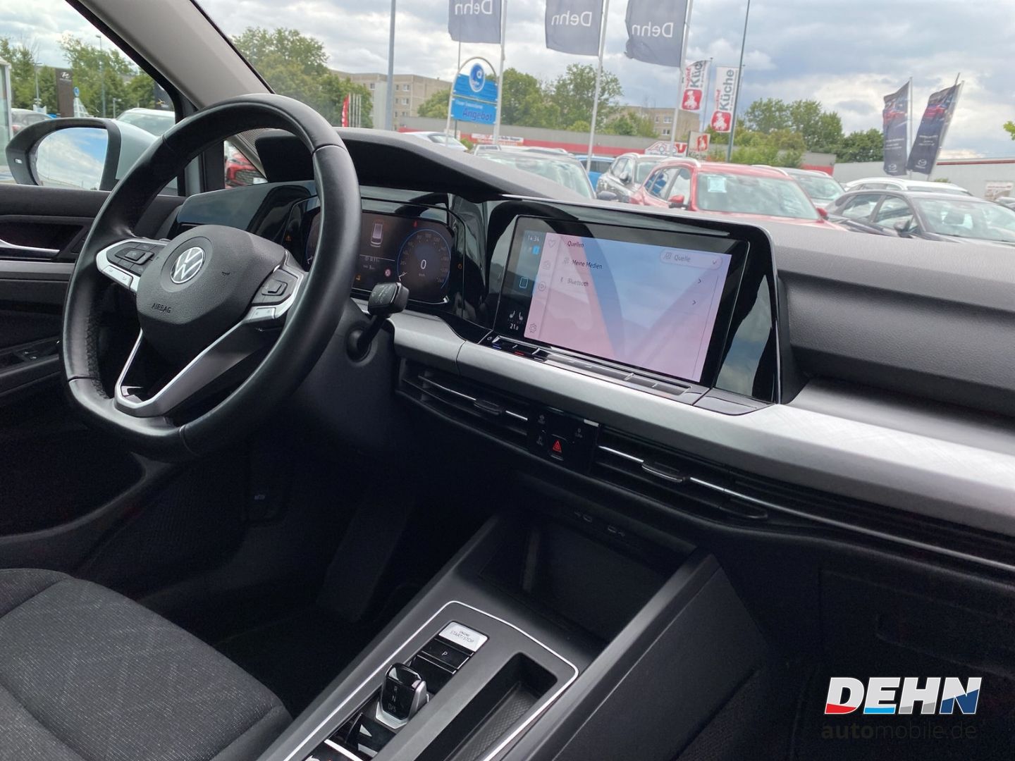 Volkswagen Golf Variant VIII 1.0 ETSI MHD DSG Life - Samsaru's Car Outlet