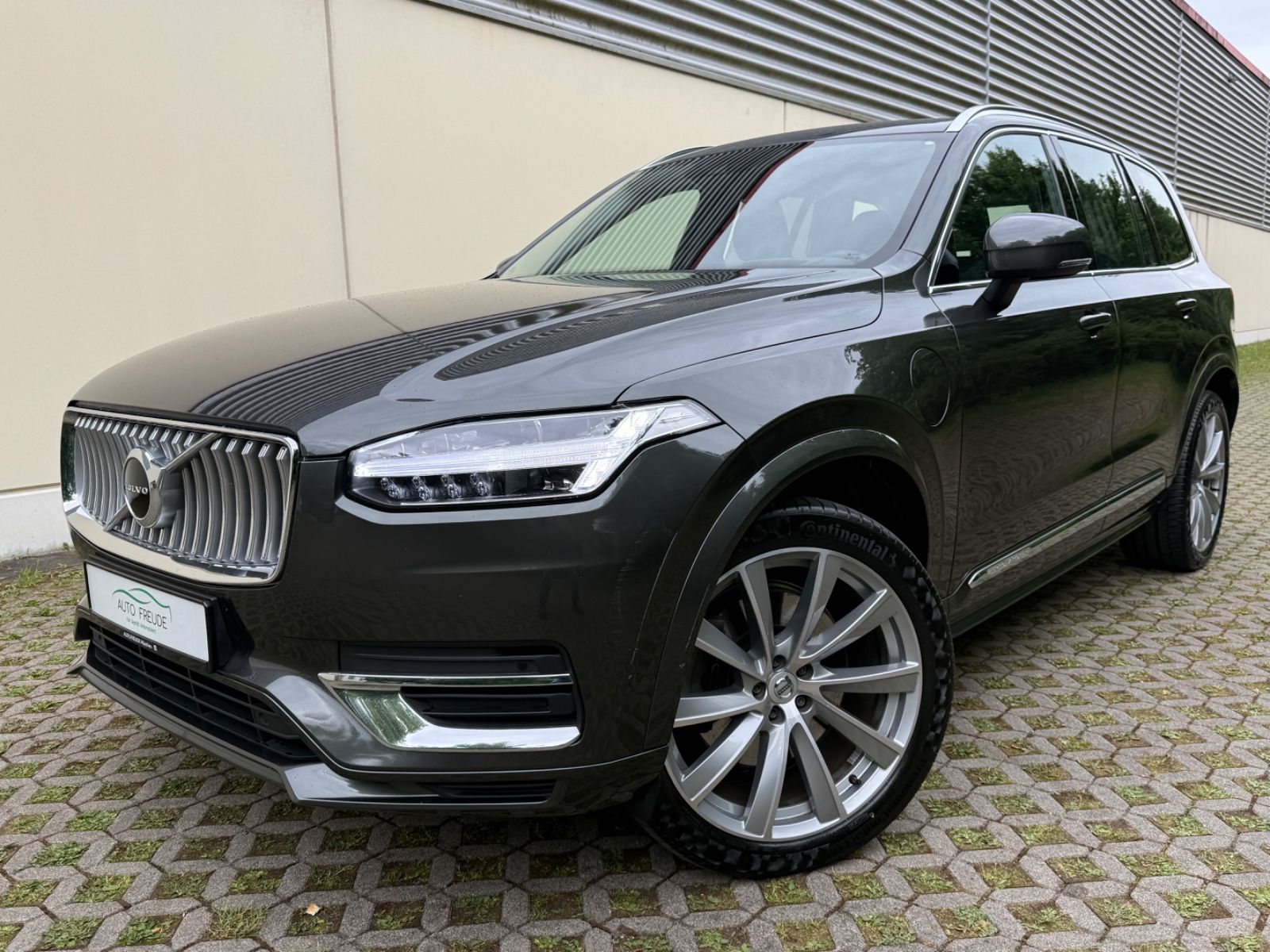 Volvo XC 90 T8 Inscription - Samsaru's Car Outlet