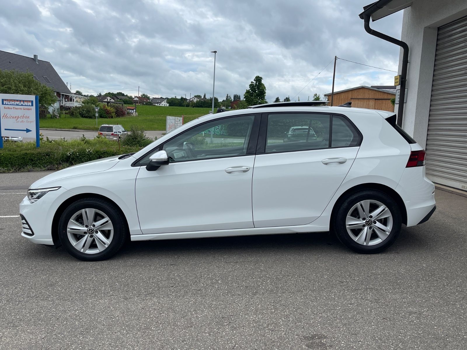 Volkswagen Golf VIII 2.0 TDI Life - Samsaru's Car Outlet