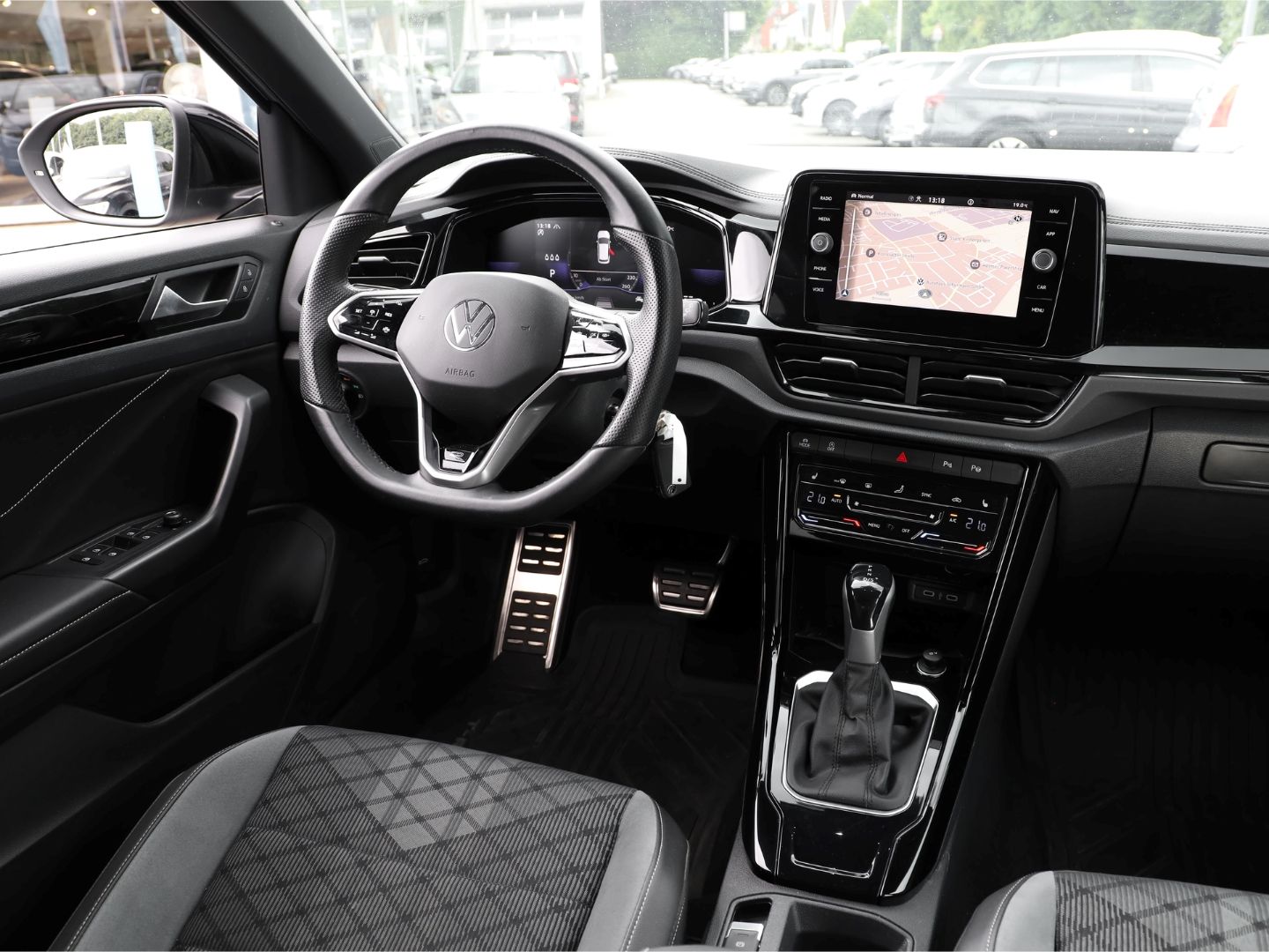 Volkswagen T-Roc R-LINE BLACK - Samsaru's Car Outlet