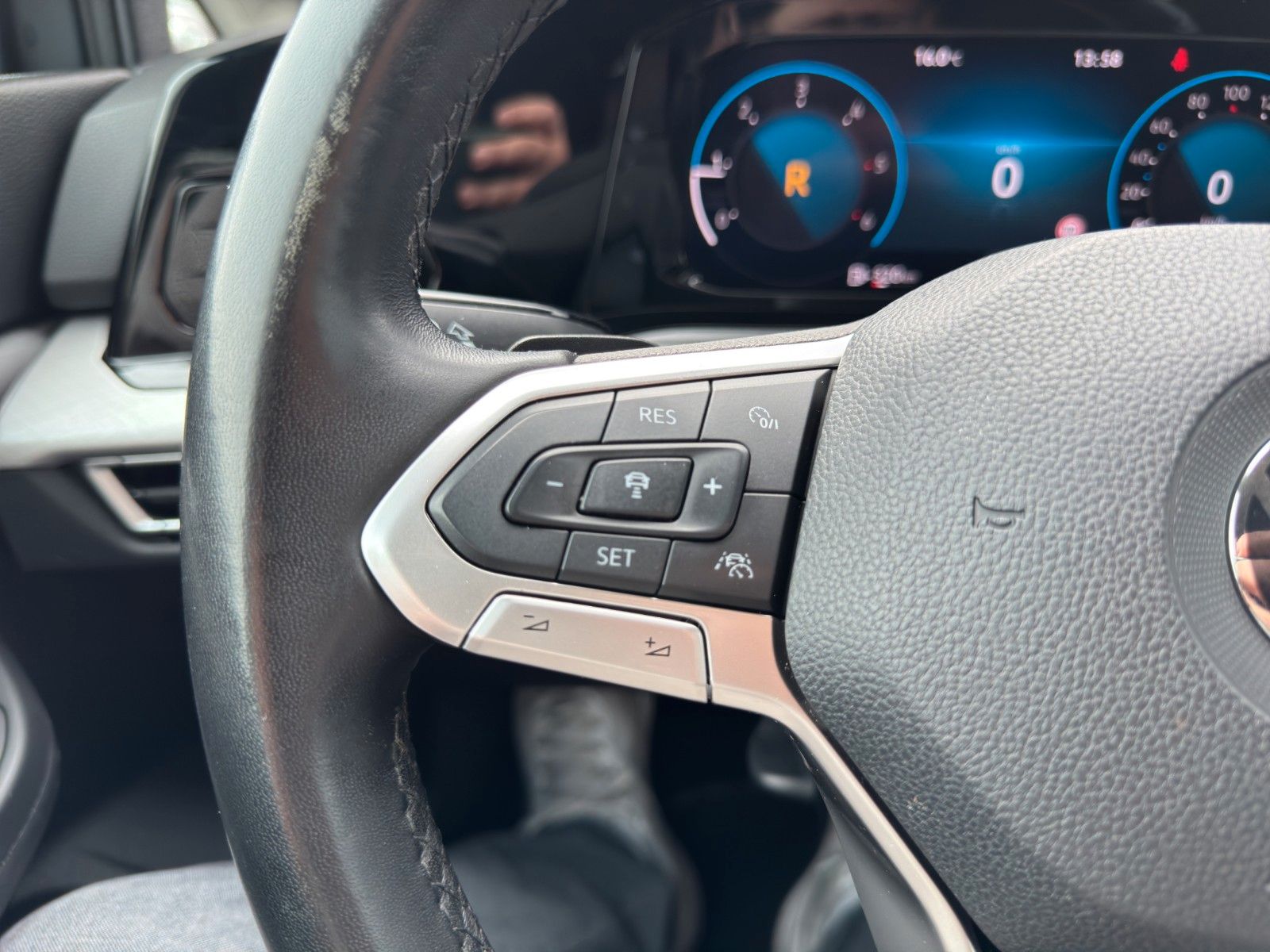 Volkswagen Golf VIII 2,0TDI DSG Var Life - Samsaru's Car Outlet