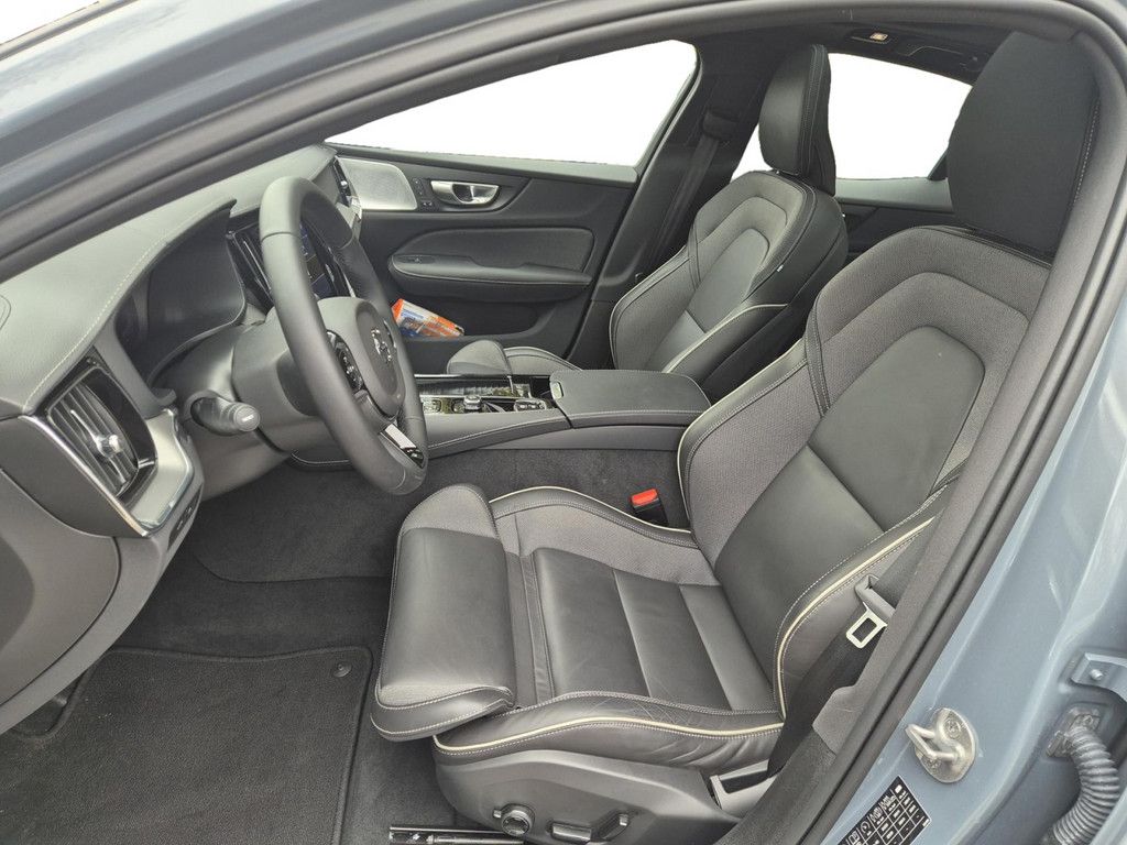 Volvo S60 T8 Ultimate Dark Recharge Plug-In Hybrid AWD