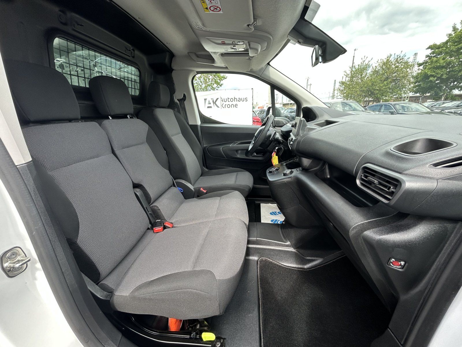 Peugeot Partner 1.5 BlueHDi - Samsaru's Car Outlet