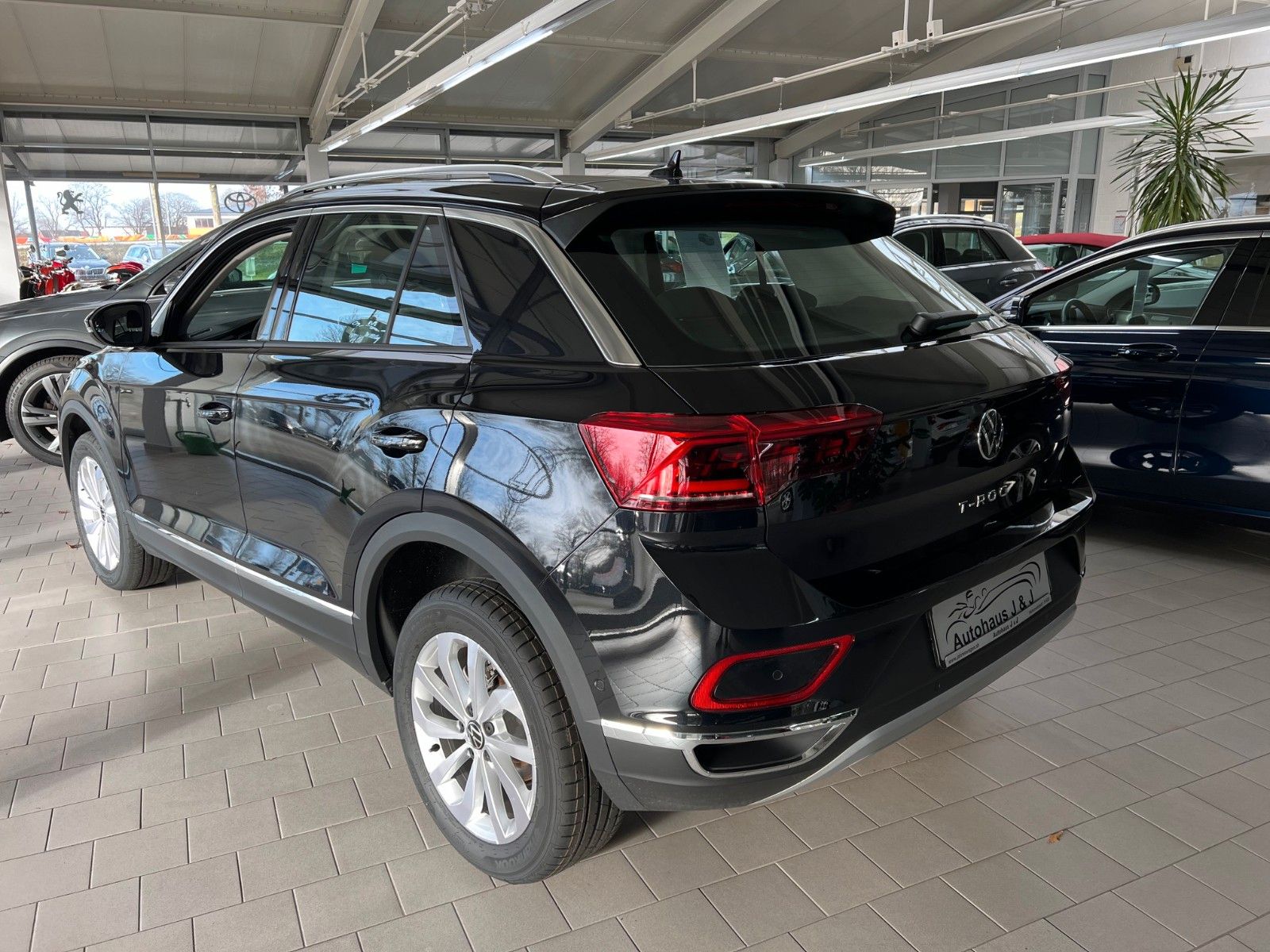 Volkswagen T-Roc Style 2.0TDI DSG - Samsaru's Car Outlet