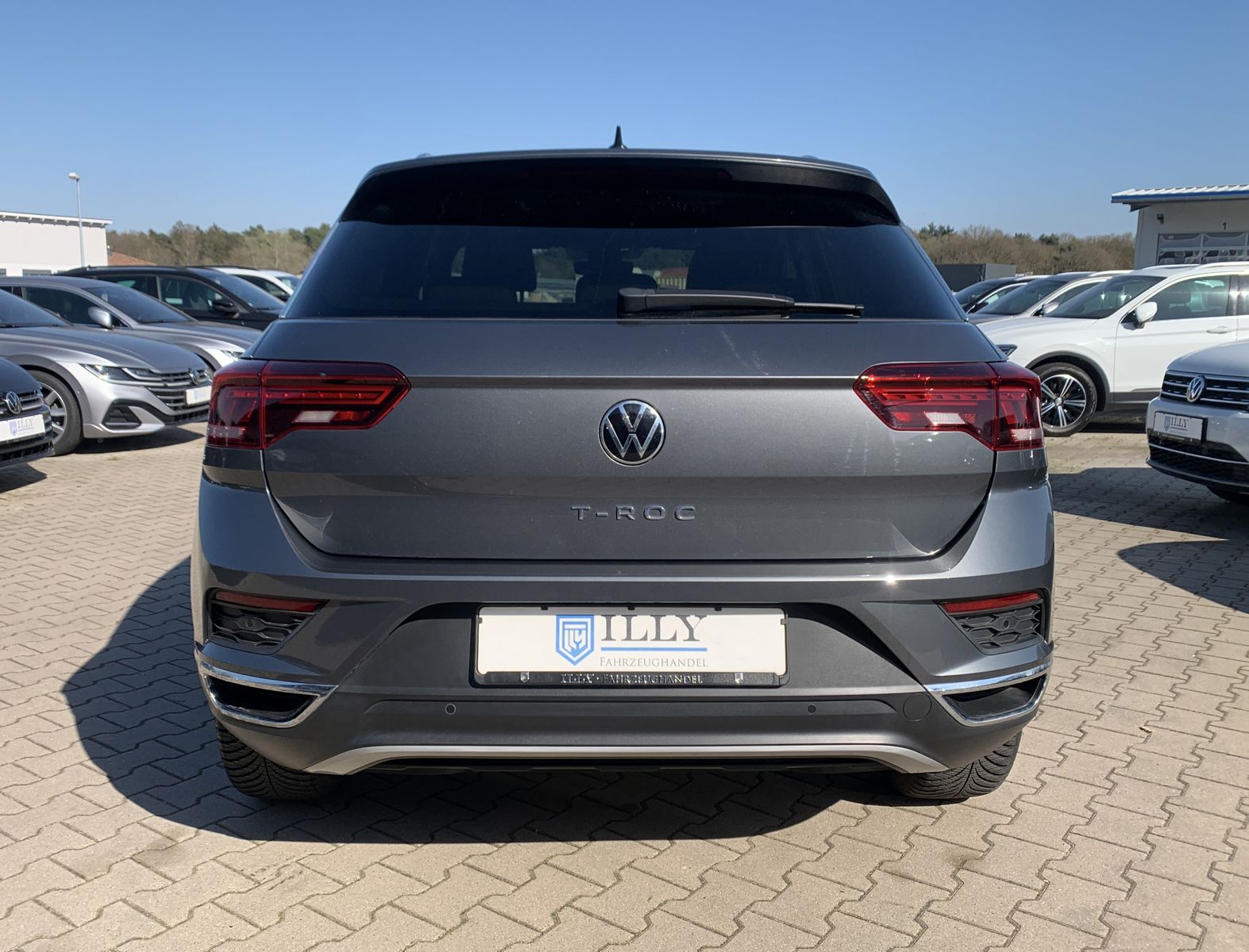Volkswagen T-Roc 1.5 TSI Sport - Samsaru's Car Outlet