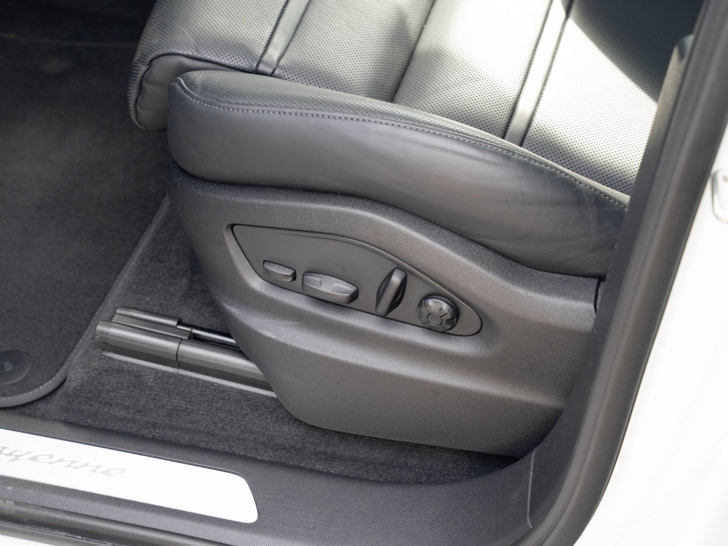 Porsche Cayenne E-Hybrid Coupe InnoDrive Surround View