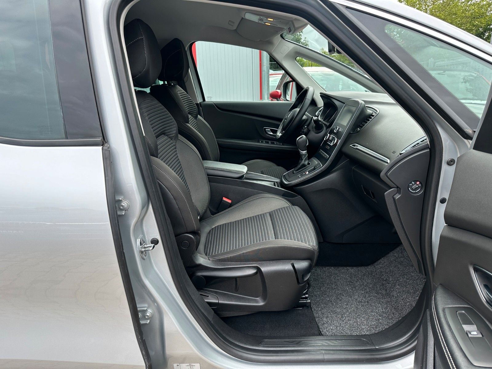 Renault Grand Scenic 160 EDC - Samsaru's Car Outlet