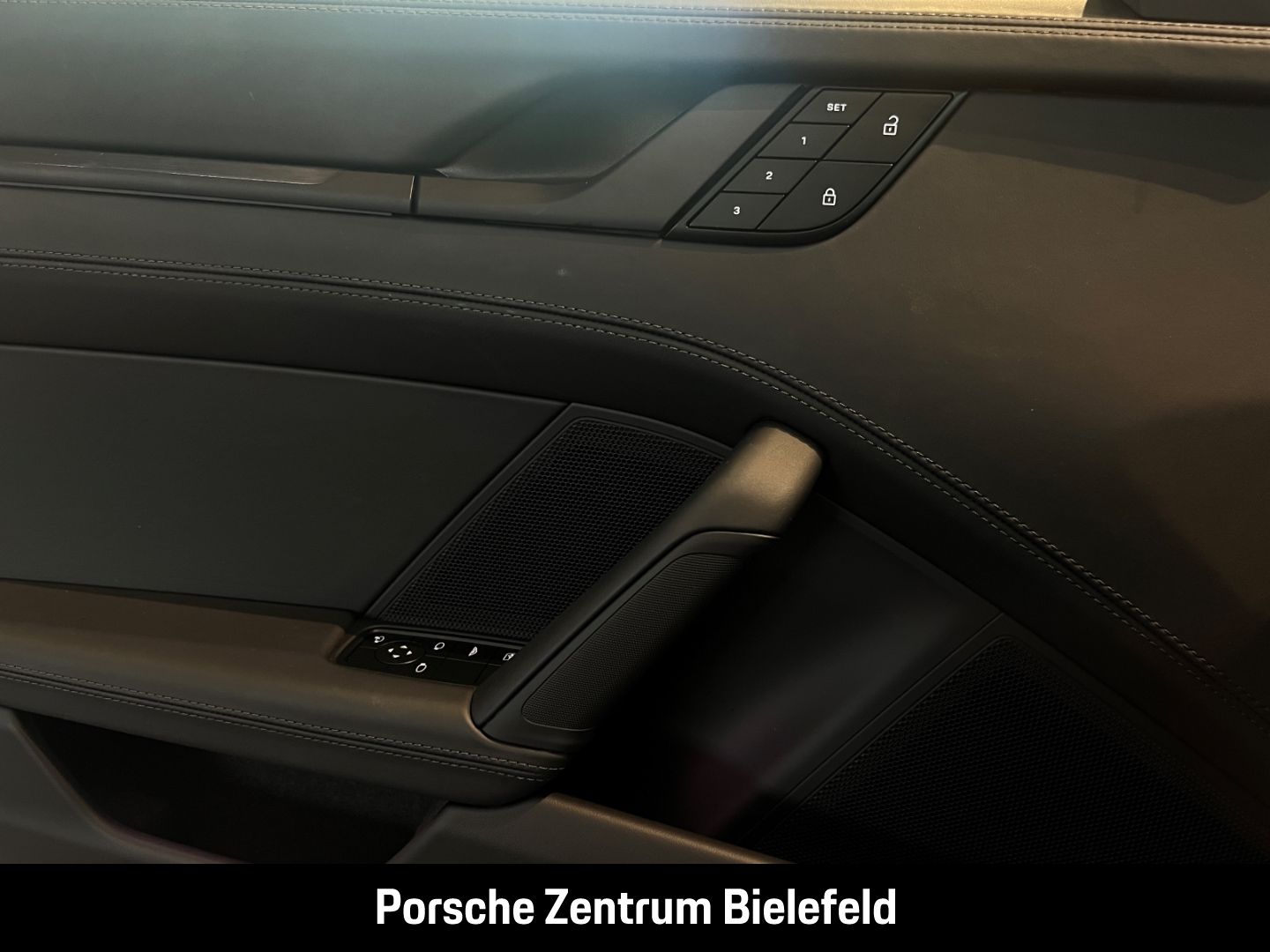 Porsche 992 911 Carrera 4 GTS Cabrio HA-Lenkung LED BOSE
