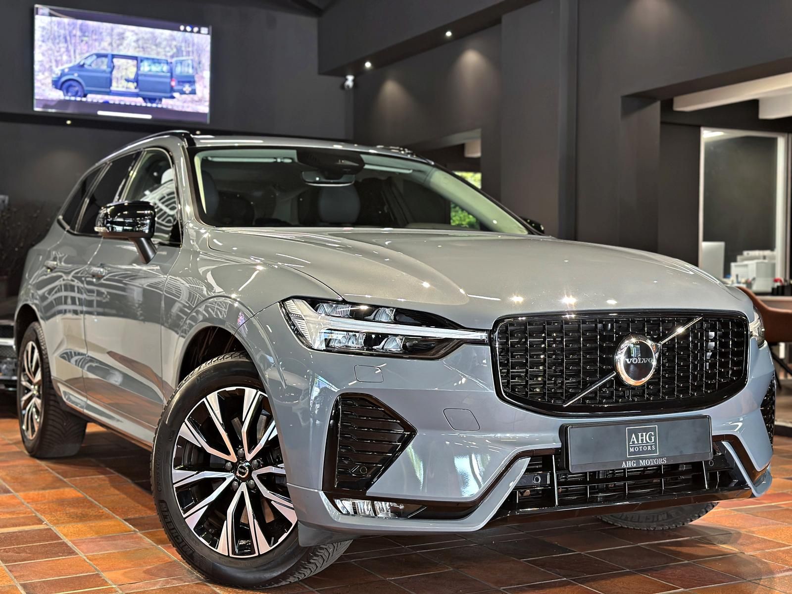 Volvo XC60 B4D AWD PLUS DARK VLED ACC HK 4xSHZ DRIV-AS