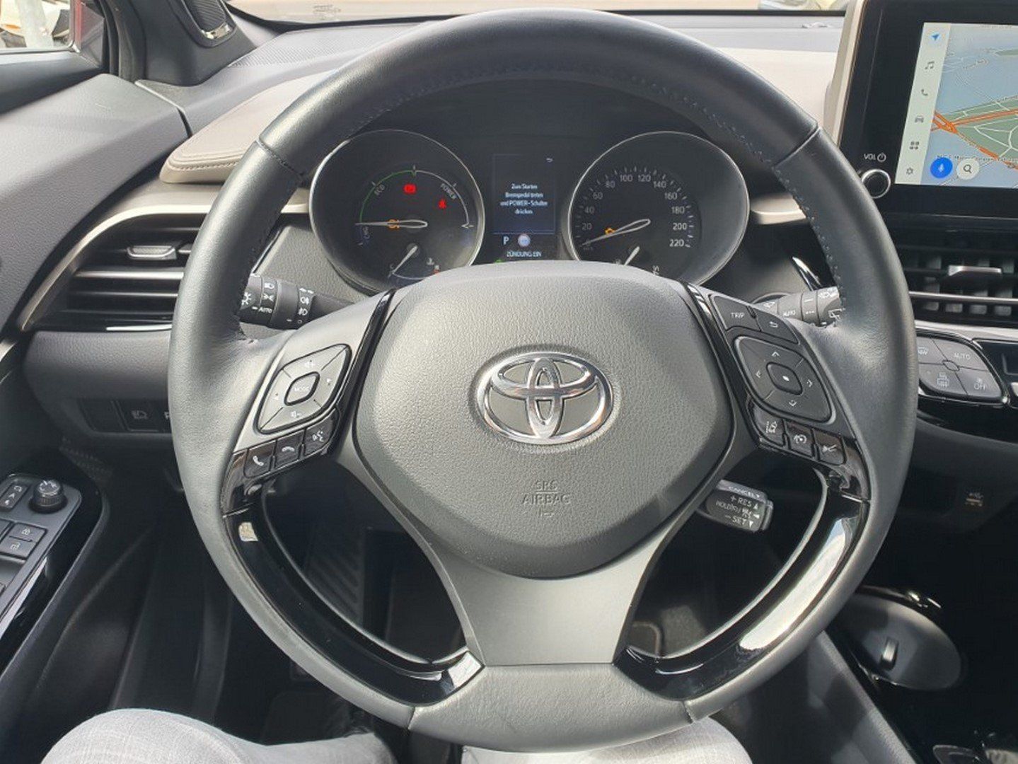 Toyota C-HR 2.0 Hybrid Lounge - Samsaru's Car Outlet