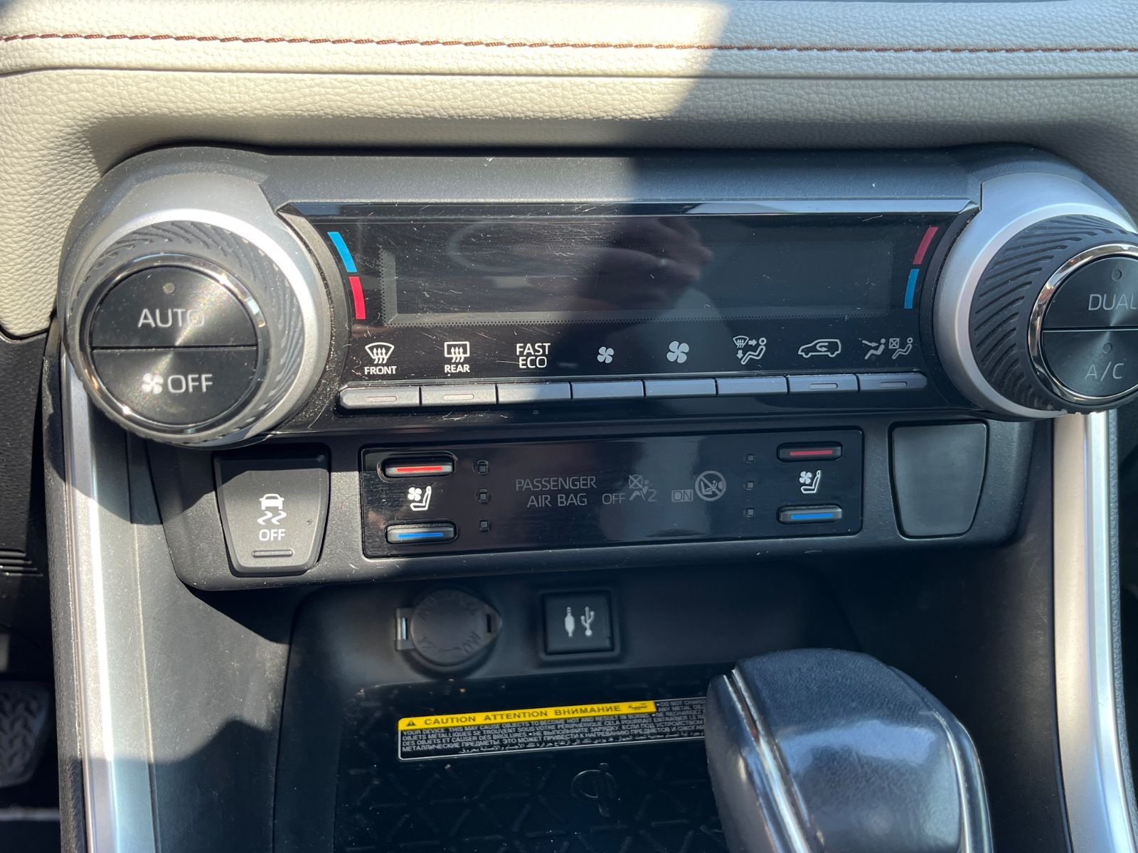 Toyota RAV 4 RAV4 Hybrid 4x4 Lounge - Samsaru's Car Outlet