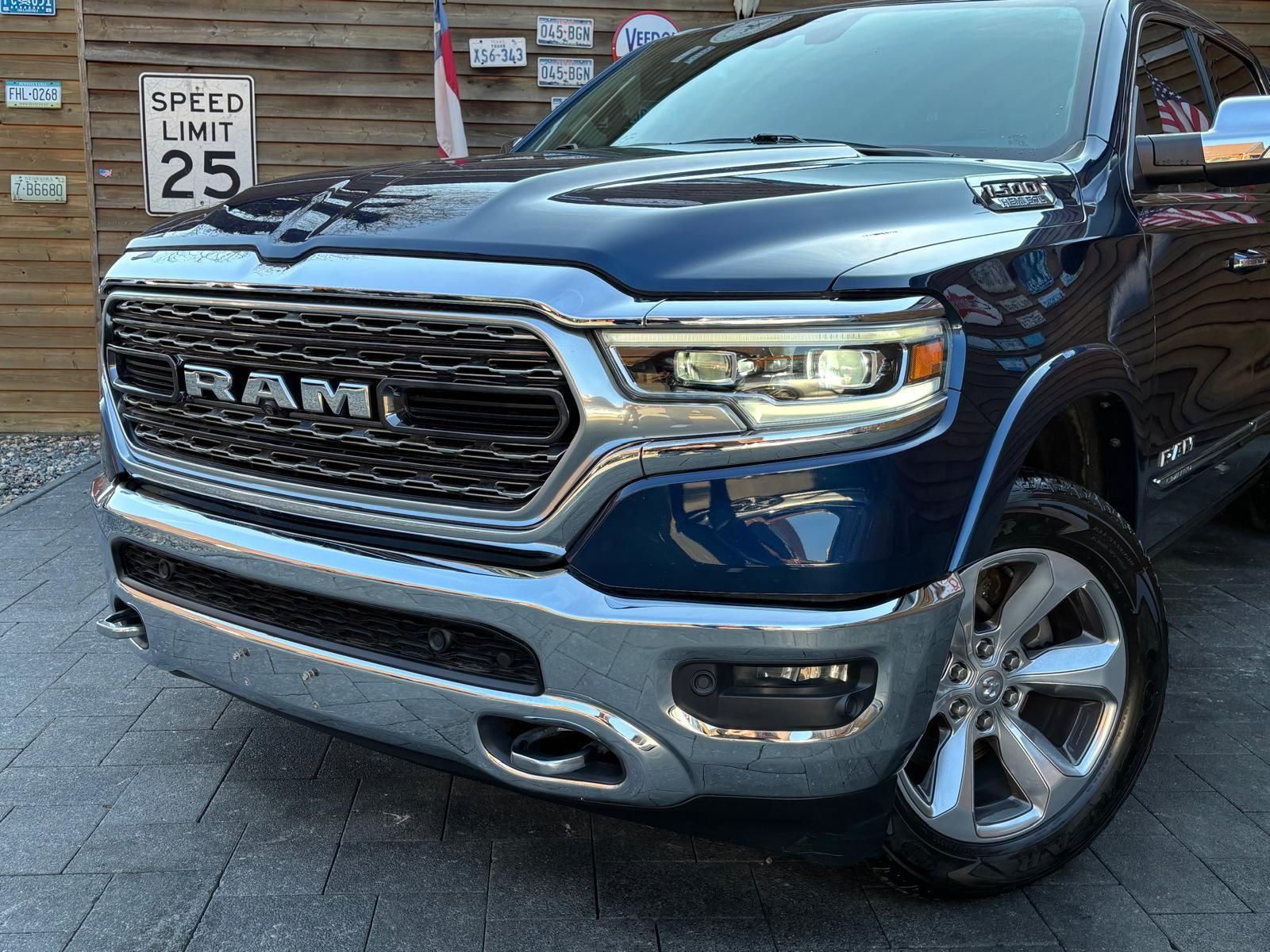 Dodge RAM 1500 5,7 Limited 360° 12´´ Navi H&K AHK