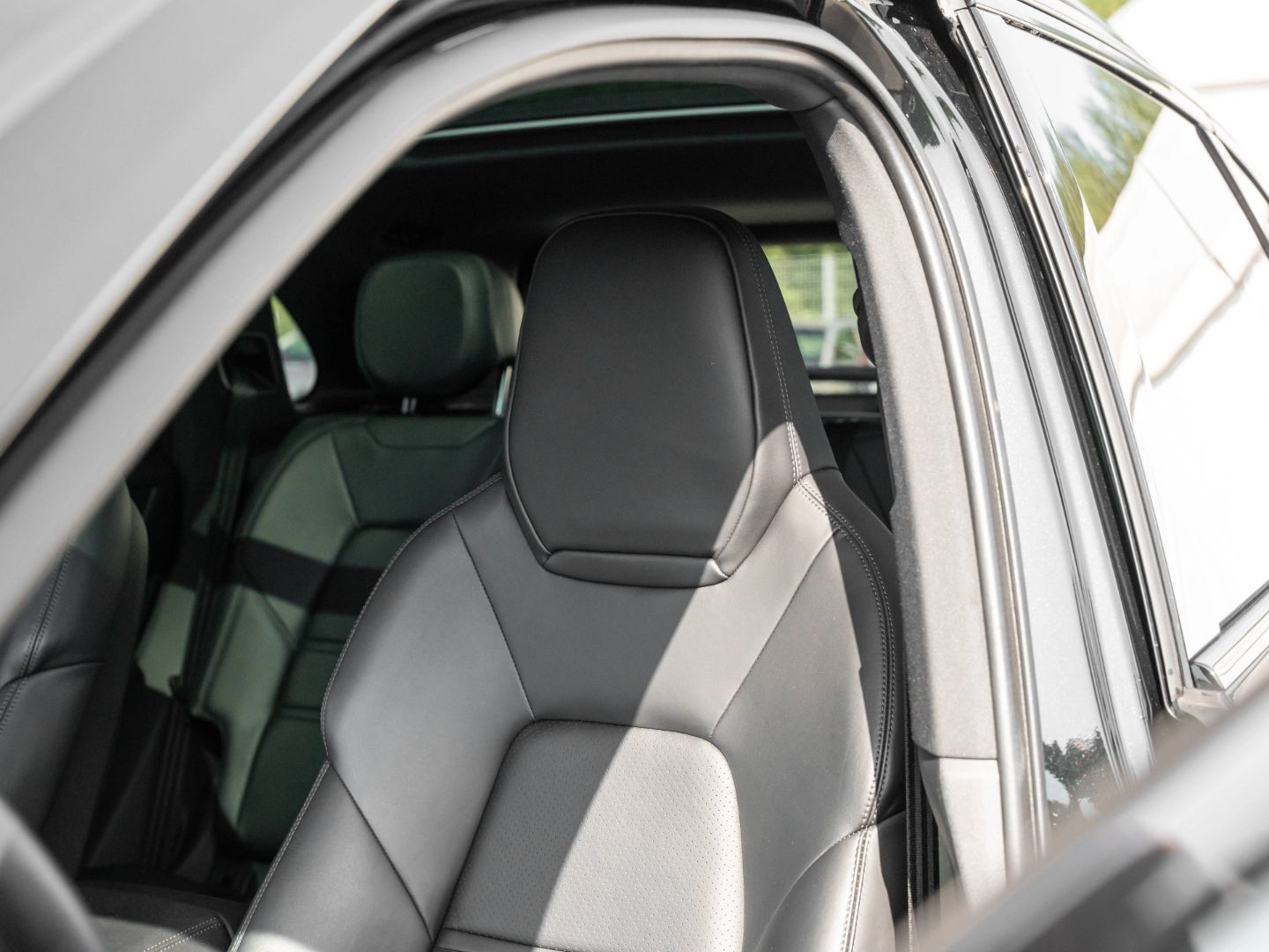 Porsche Cayenne 18 Wege Sitze AHK Pano 21 Zoll 90l Tank
