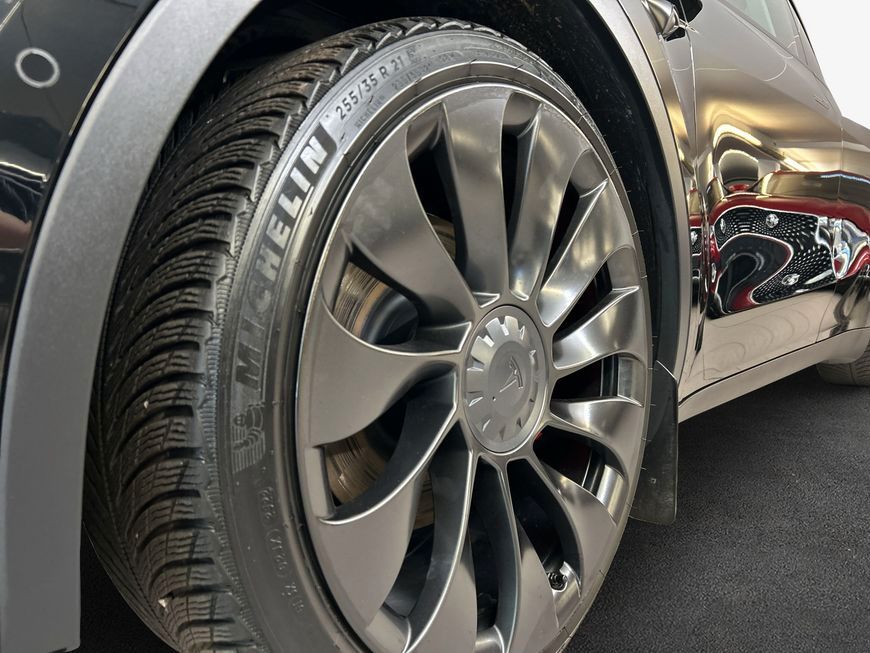 Tesla Model Y Performance Dual Motor AWD Skyview
