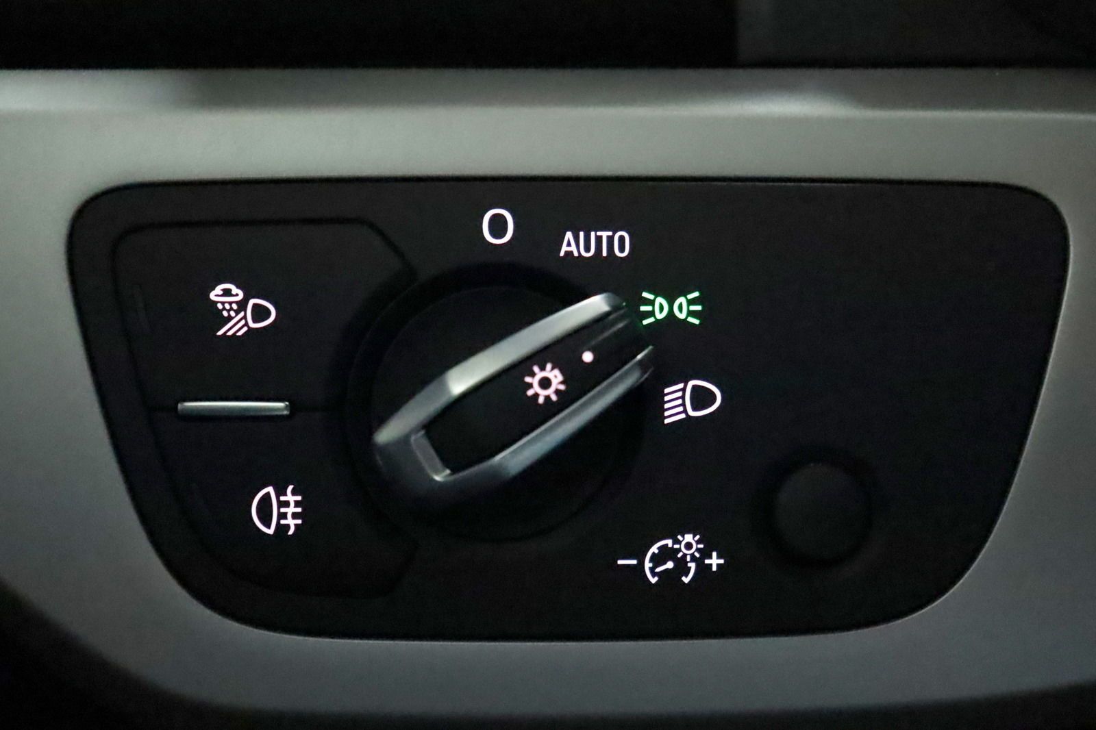 Audi A4 Avant 30 TDI Aut. - Samsaru's Car Outlet