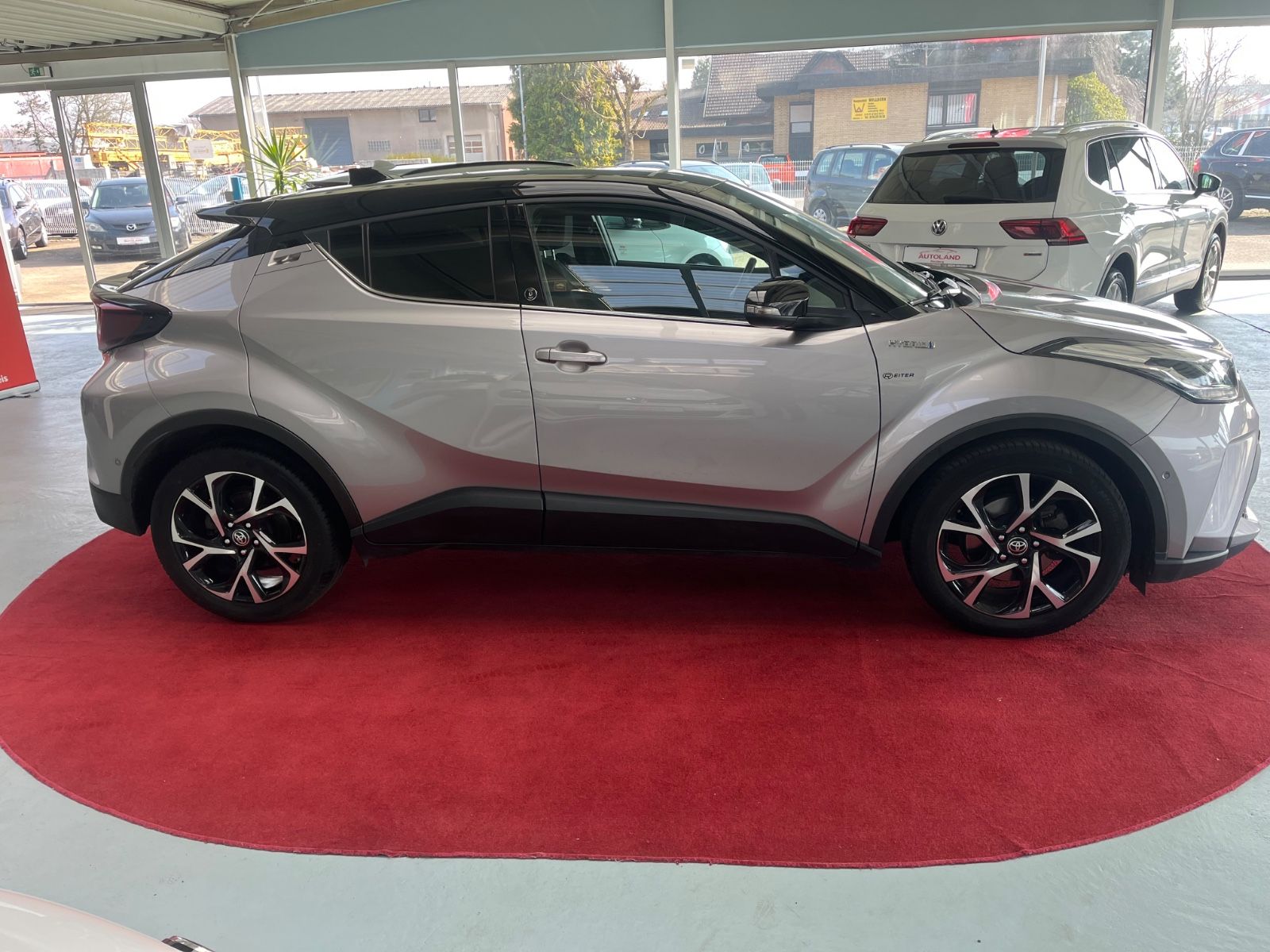 Toyota C-HR Hybrid1.8 Team - Samsaru's Car Outlet