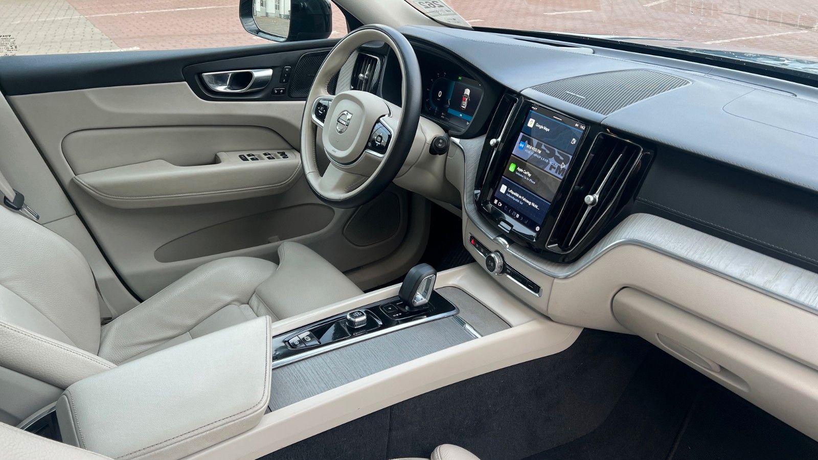 Volvo XC60 B5 D Ultimate Dark AWD*360°*AHK*HUD*LUFT*