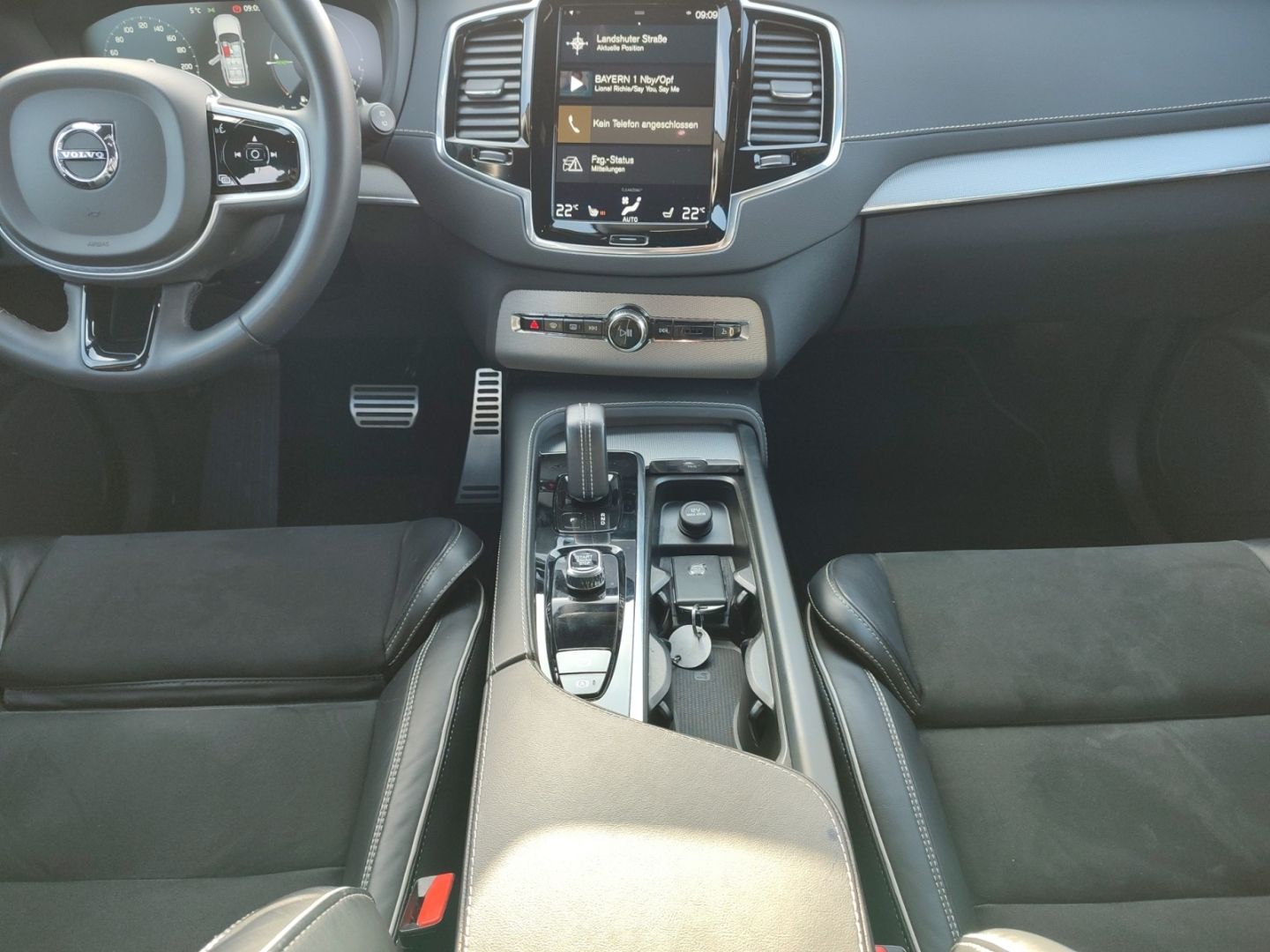 Volvo XC90 R Design Plug-In AWD 7-Sitzer AHK ACC Pano