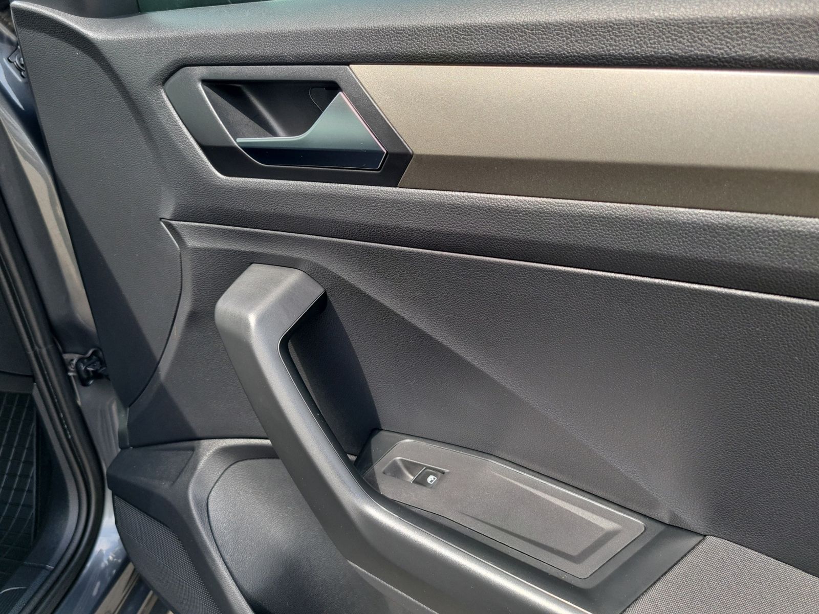 Volkswagen T-ROC 1.5 TSI Style - Samsaru's Car Outlet