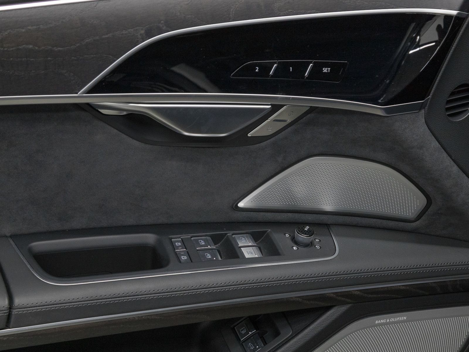 Audi A8 Lang 60 TFSIe Q - Samsaru's Car Outlet