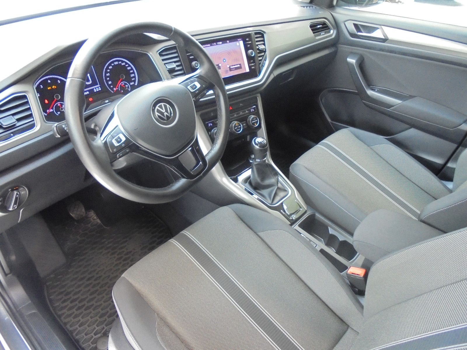 Volkswagen T-Roc Style - Samsaru's Car Outlet