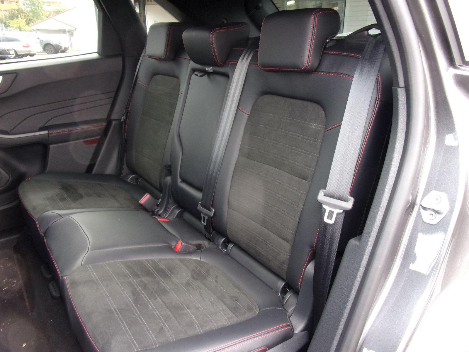 Ford Kuga Plug-In Hybrid ST-Line X - Samsaru's Car Outlet